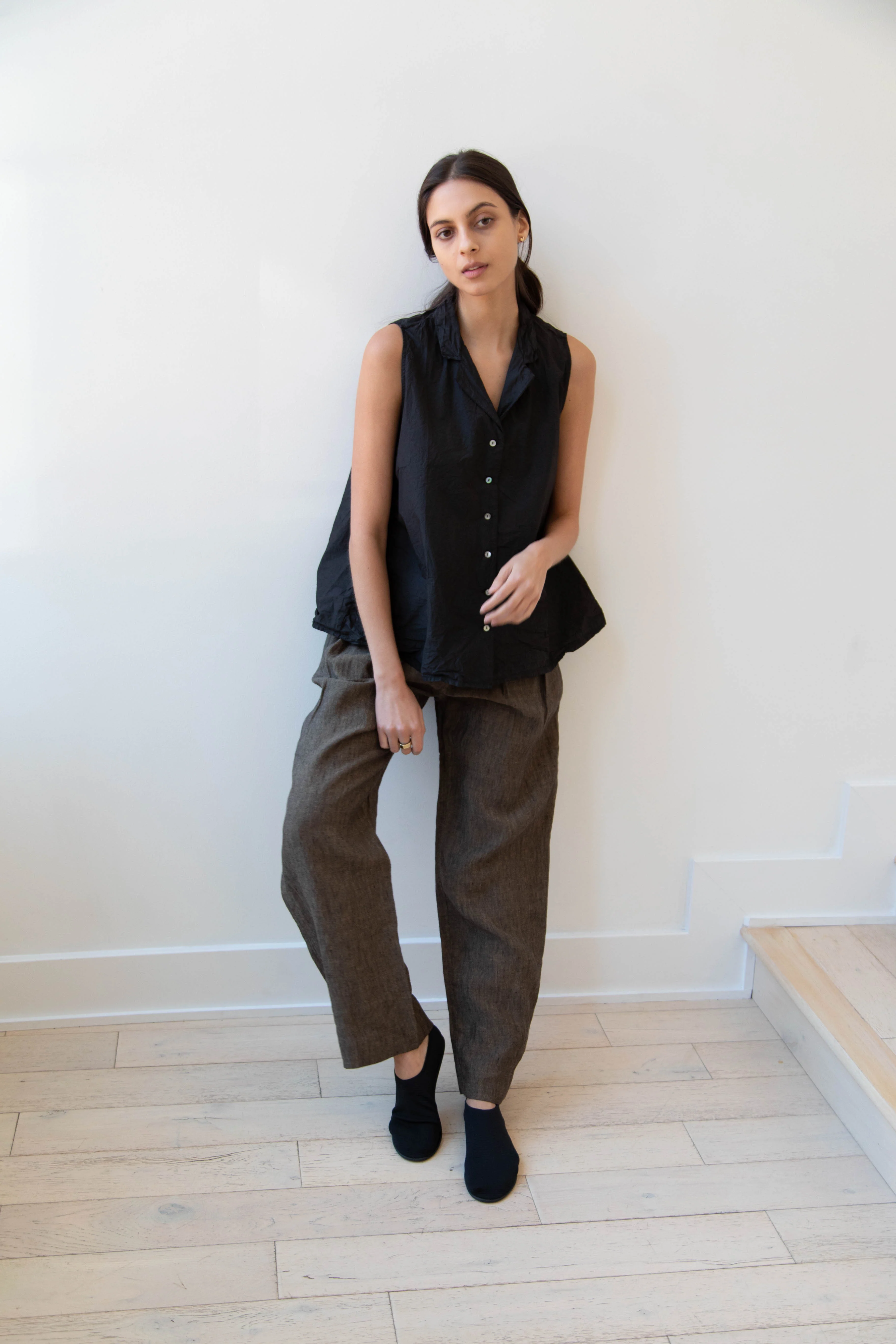 Album di Famiglia | TC Cotton Sleeveless Collar Shirt in Black - Image 10