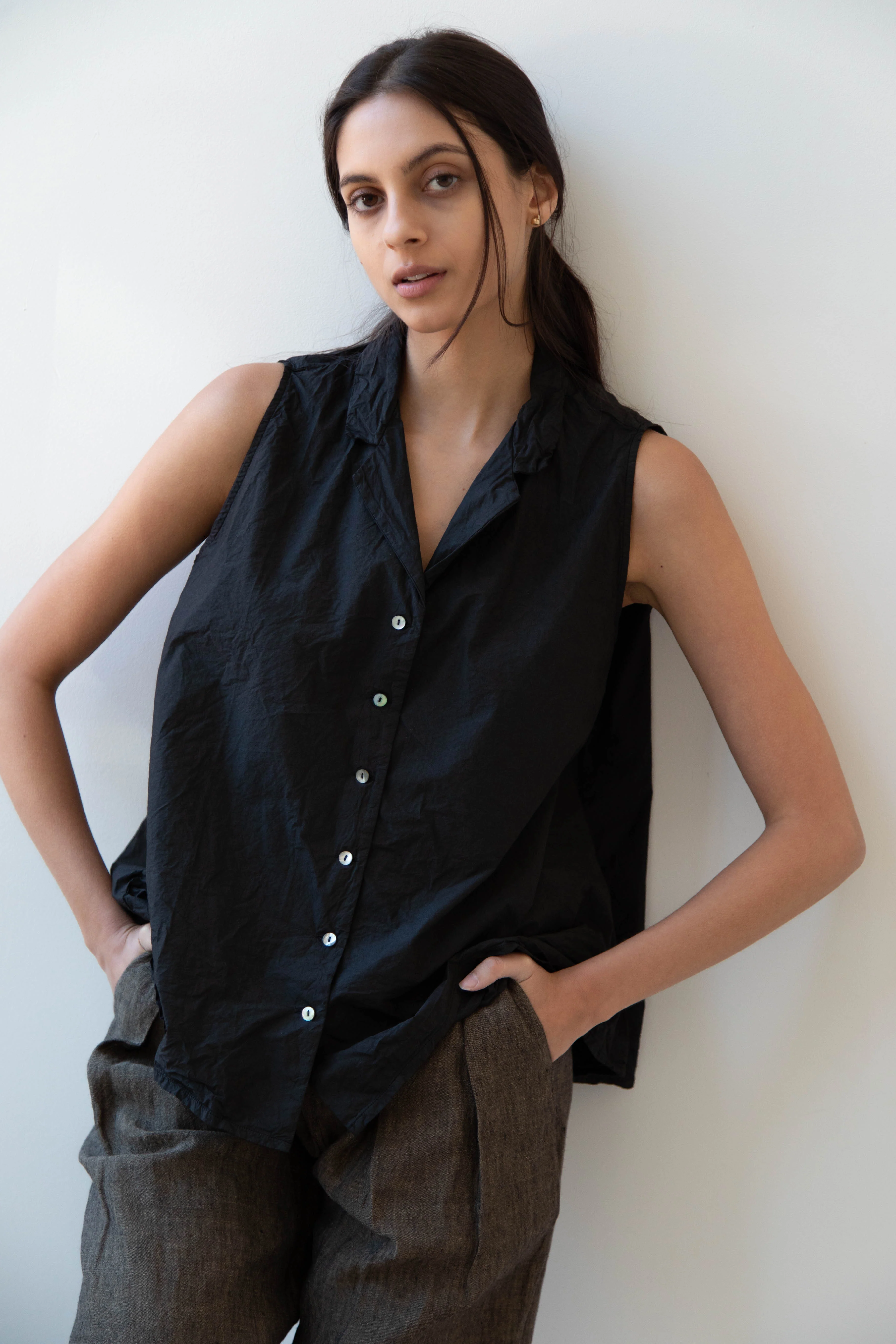 Album di Famiglia | TC Cotton Sleeveless Collar Shirt in Black - Image 12