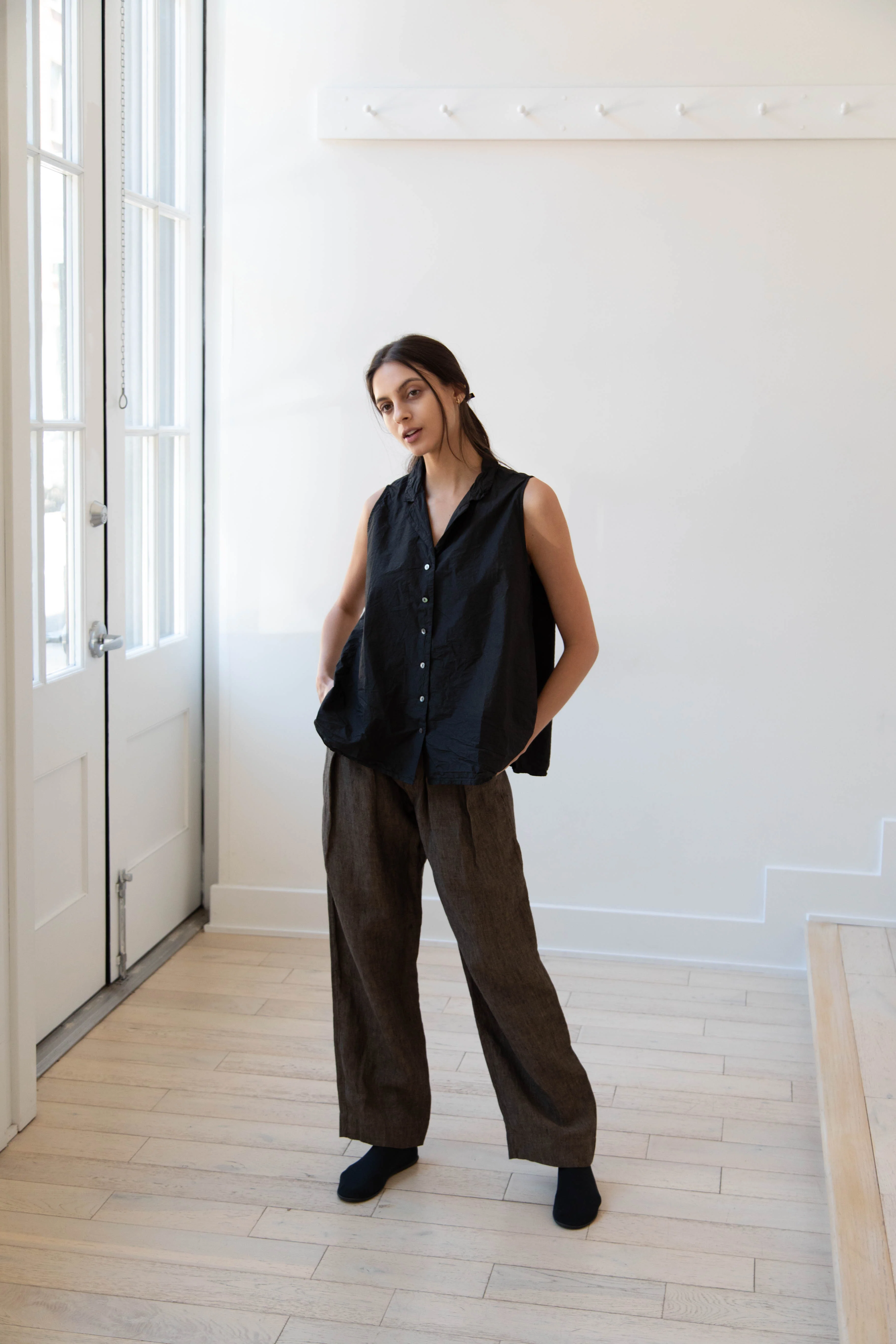 Album di Famiglia | TC Cotton Sleeveless Collar Shirt in Black - Image 15