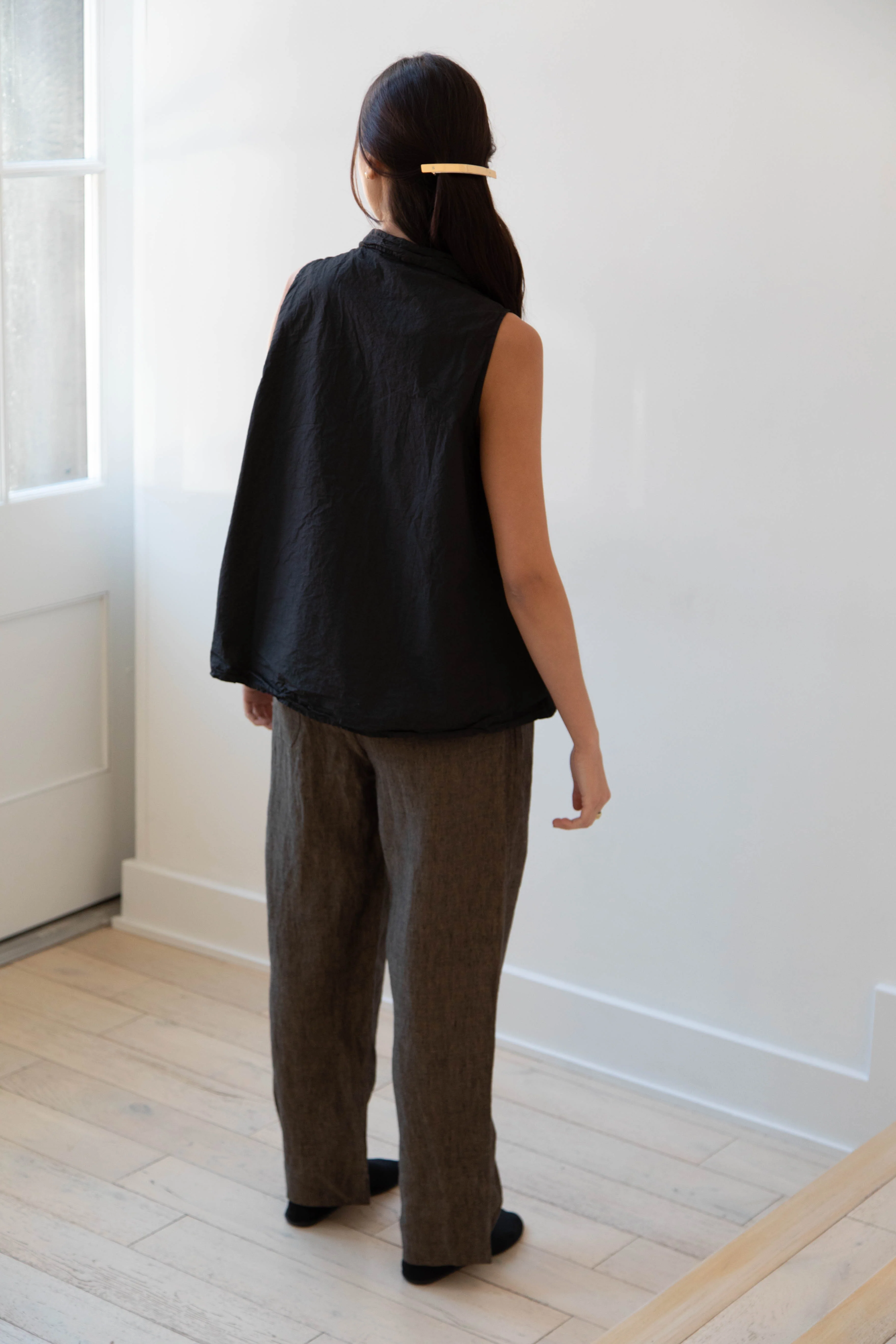 Album di Famiglia | TC Cotton Sleeveless Collar Shirt in Black - Image 24
