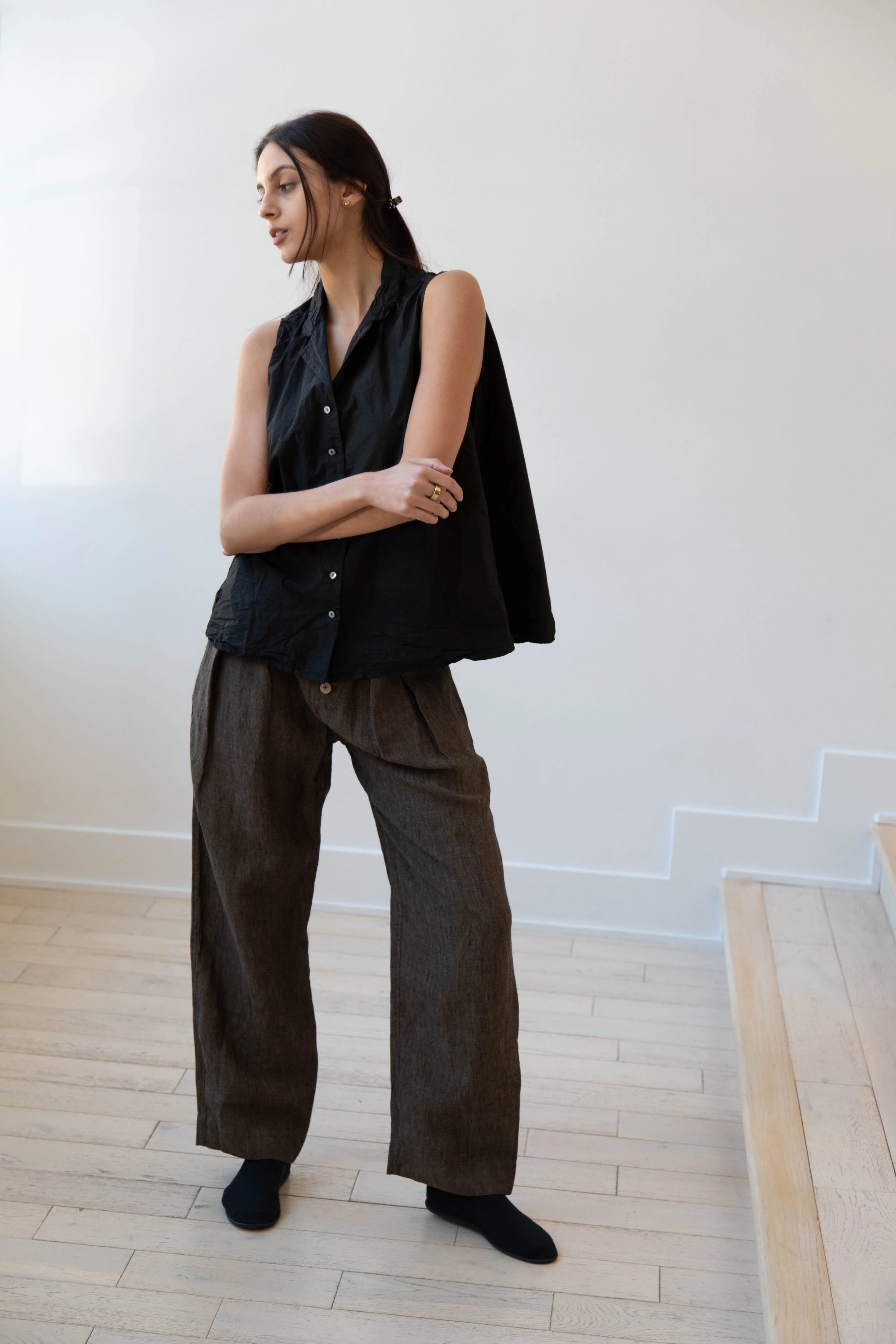 Album di Famiglia | TC Cotton Sleeveless Collar Shirt in Black - Image 3