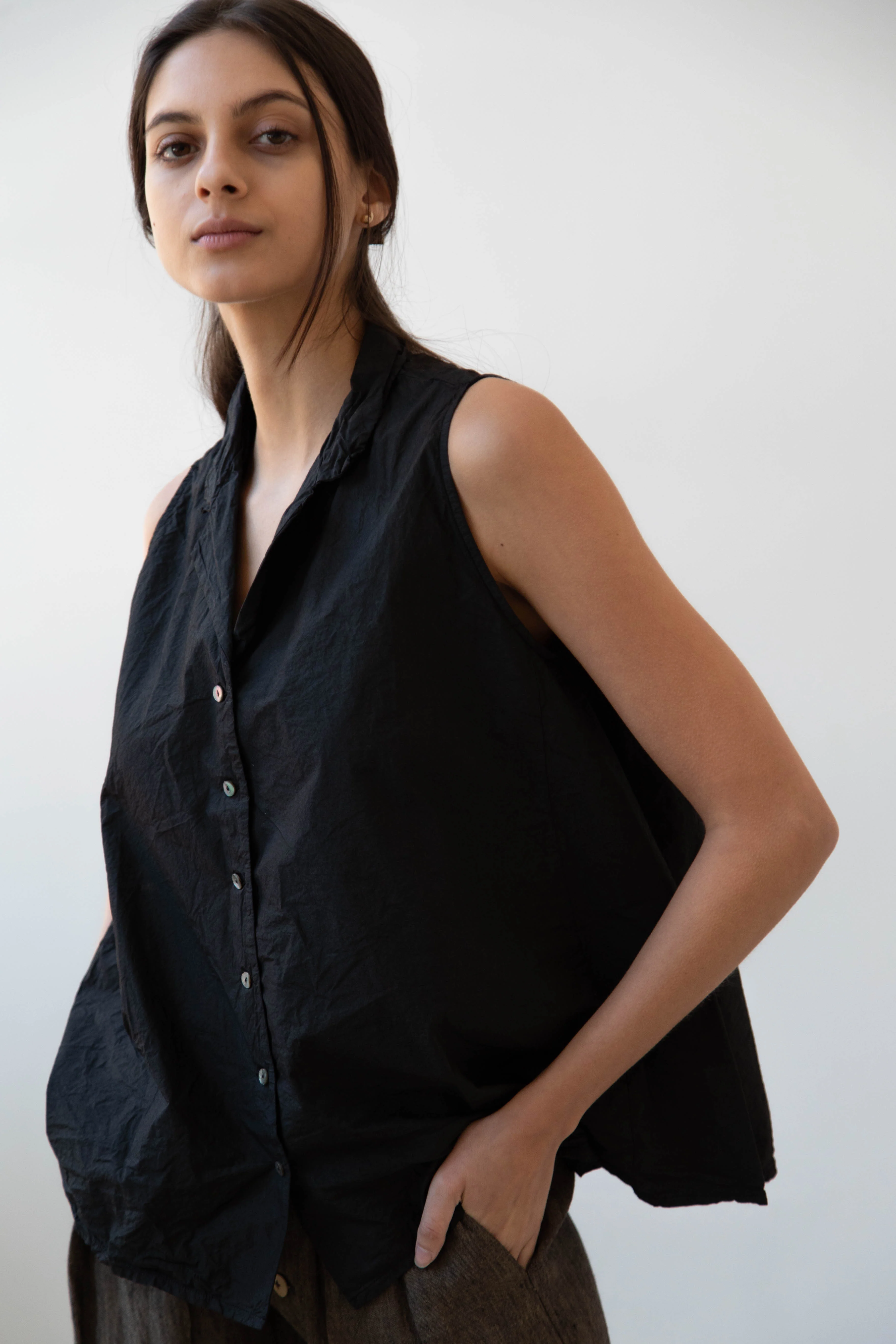 Album di Famiglia | TC Cotton Sleeveless Collar Shirt in Black - Image 5