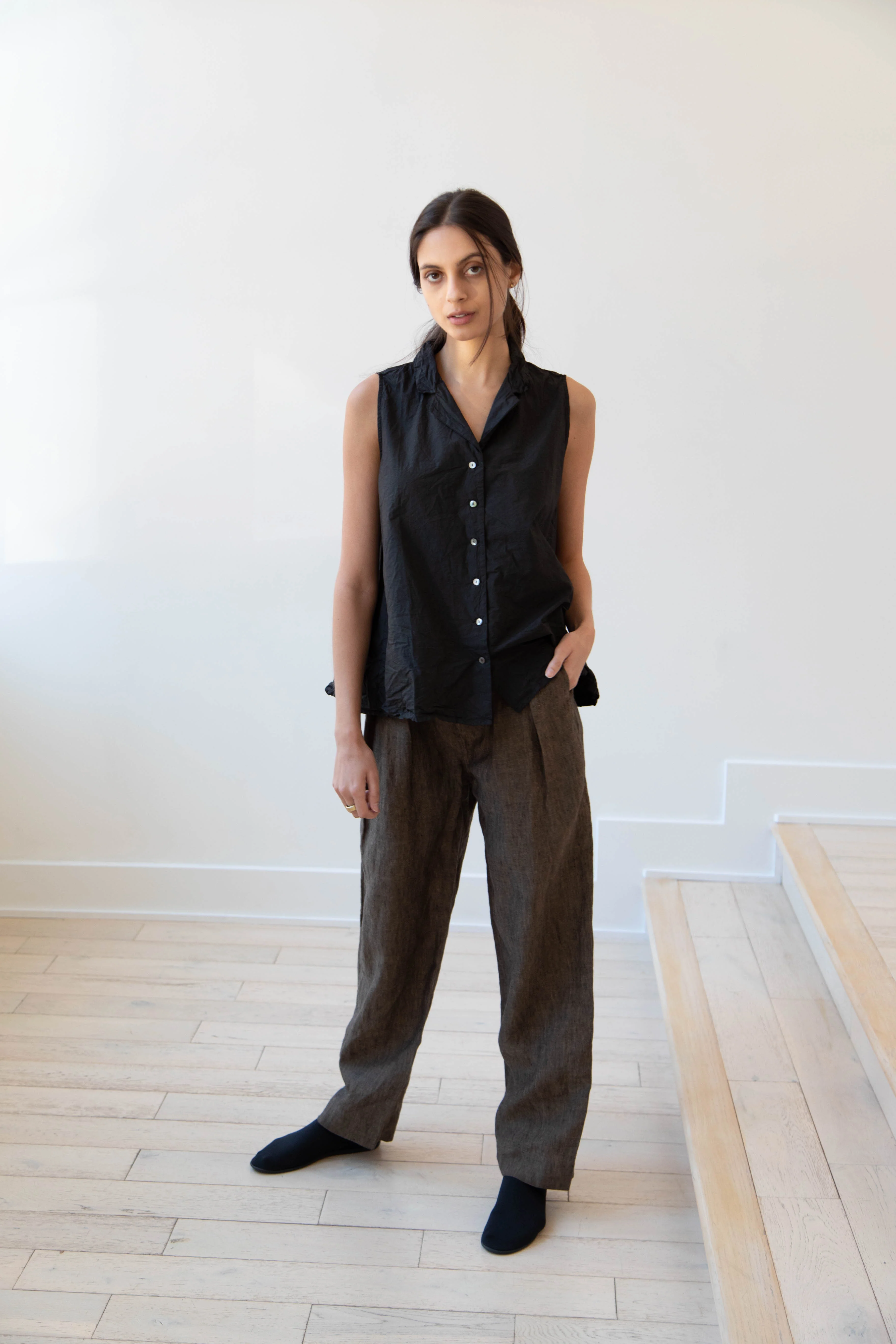 Album di Famiglia | TC Cotton Sleeveless Collar Shirt in Black - Image 8