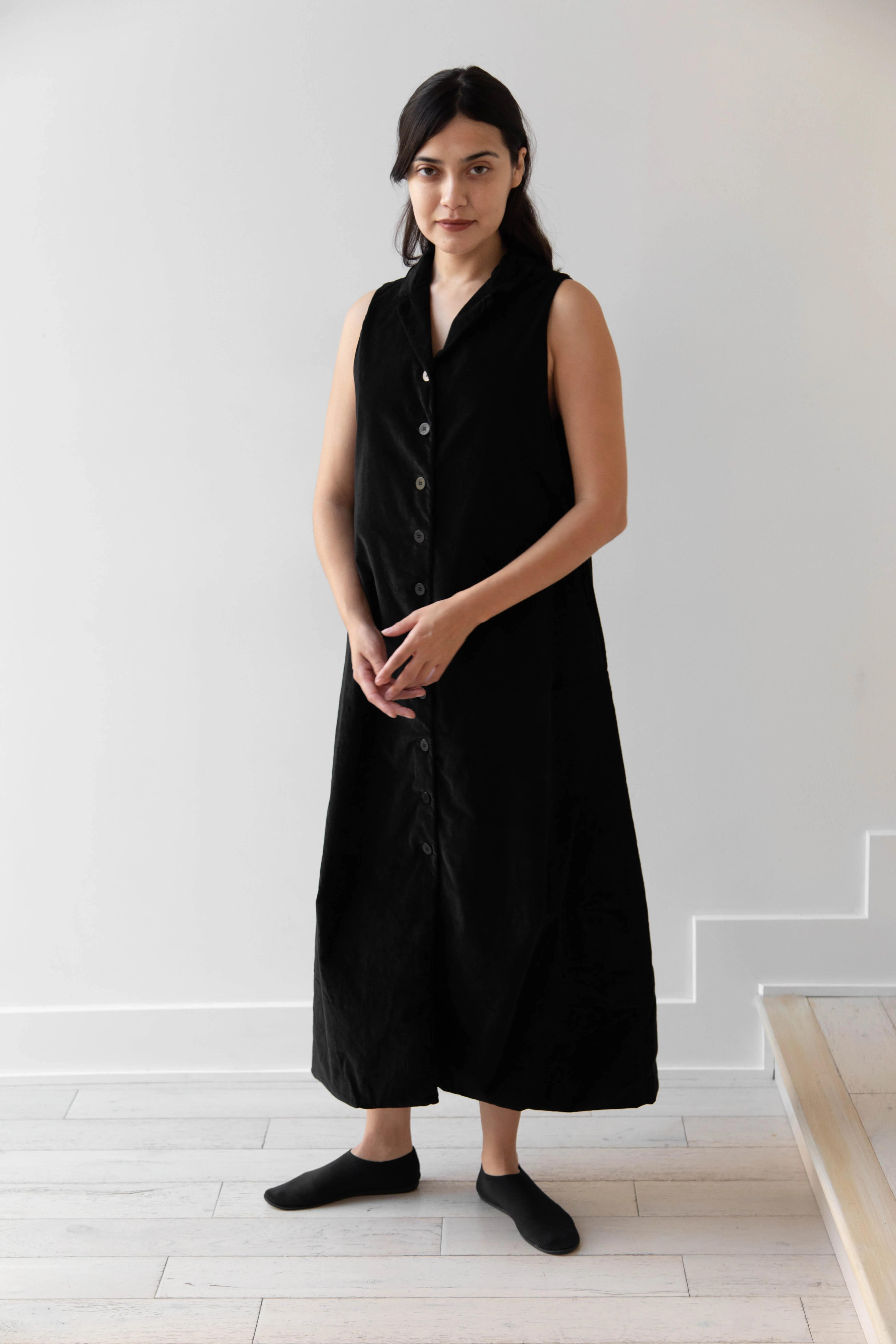 Album di Famiglia | Velvet Long Sleeveless Dress in Black - Image 4