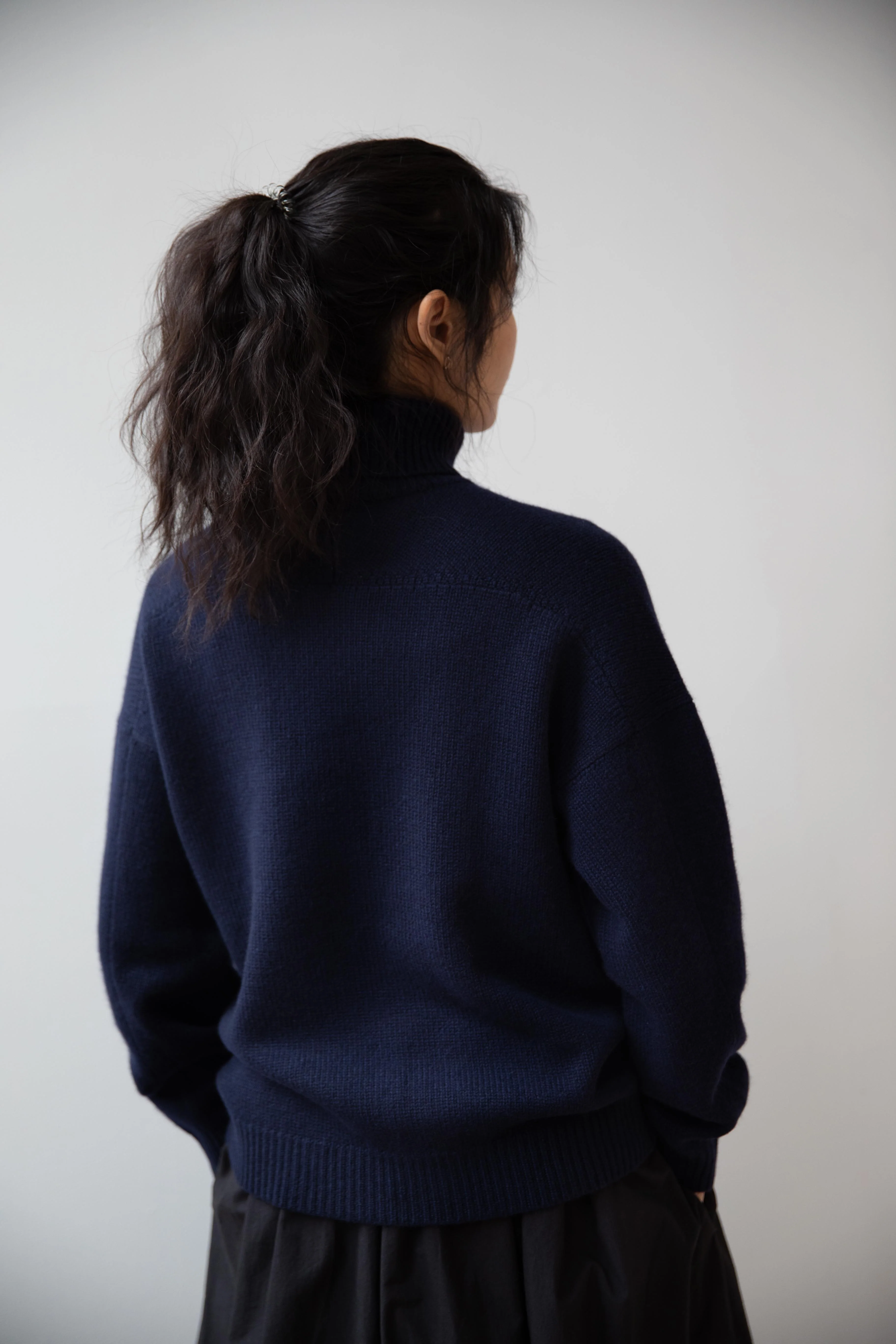 Arts & Science | Back Line Turtleneck Sweater in Navy - Image 20