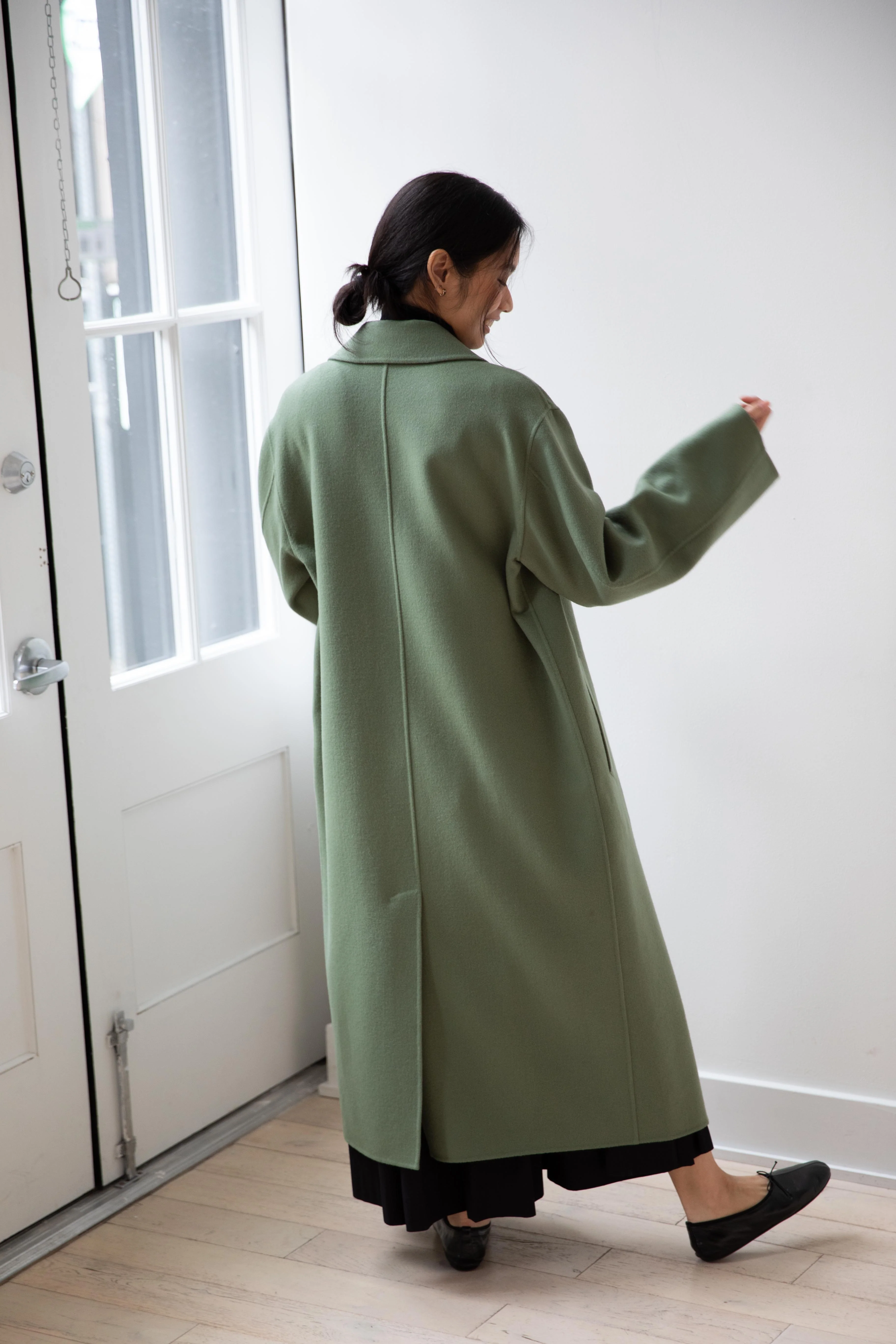 Auralee | Cashmere Melton Handsewn Coat in Olive - Image 13