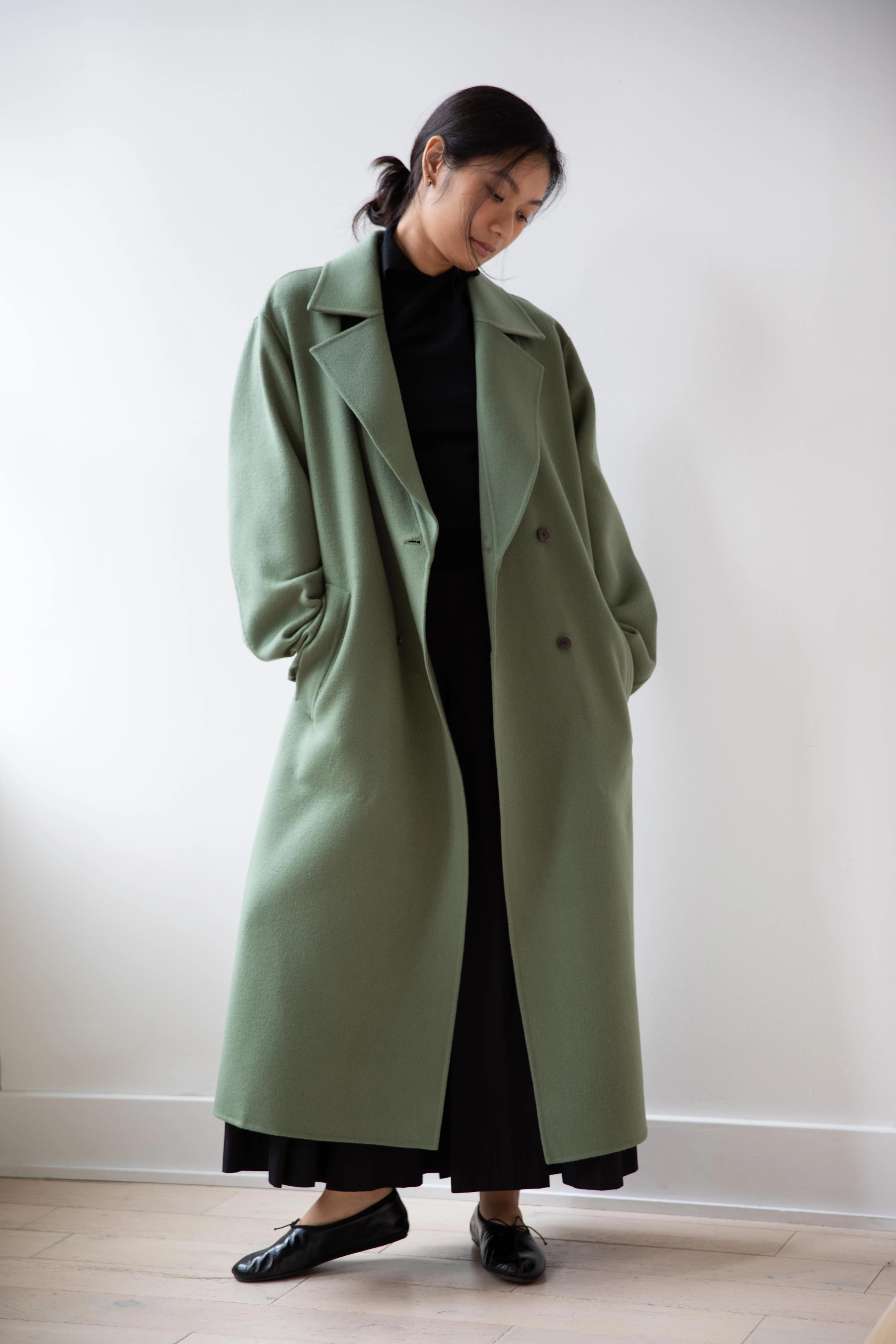 Auralee | Cashmere Melton Handsewn Coat in Olive - Image 16