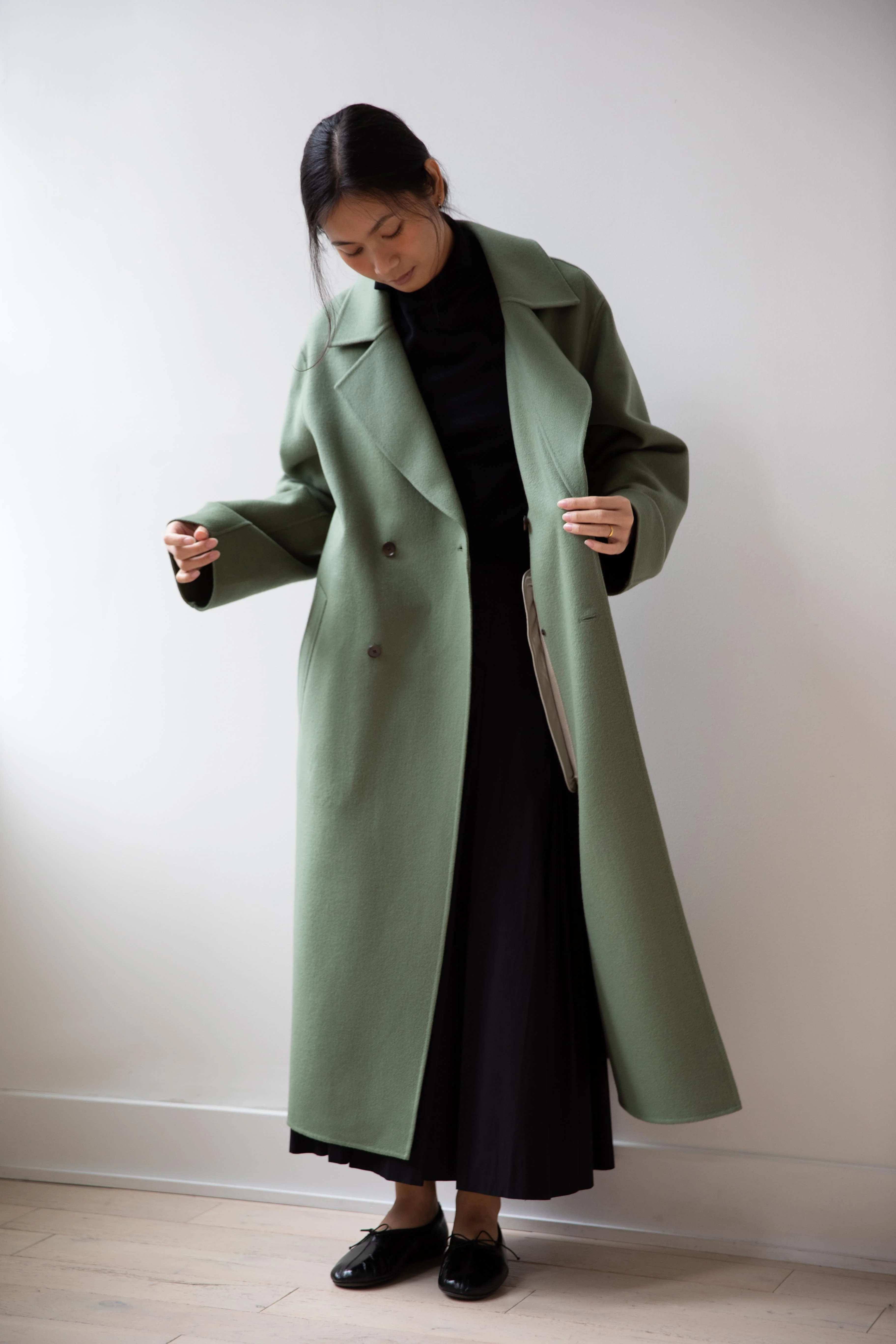 Auralee | Cashmere Melton Handsewn Coat in Olive - Image 19