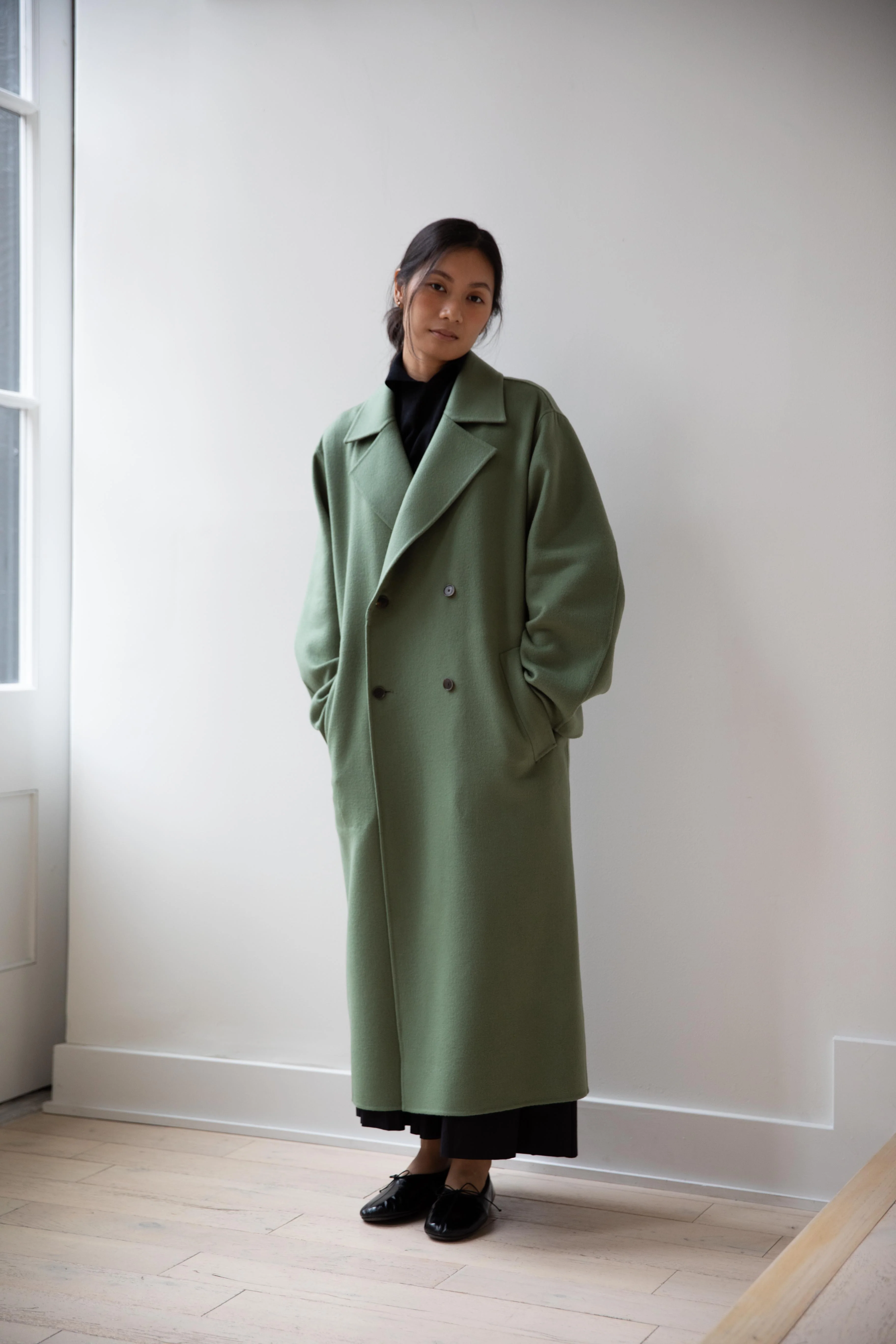 Auralee | Cashmere Melton Handsewn Coat in Olive - Image 2