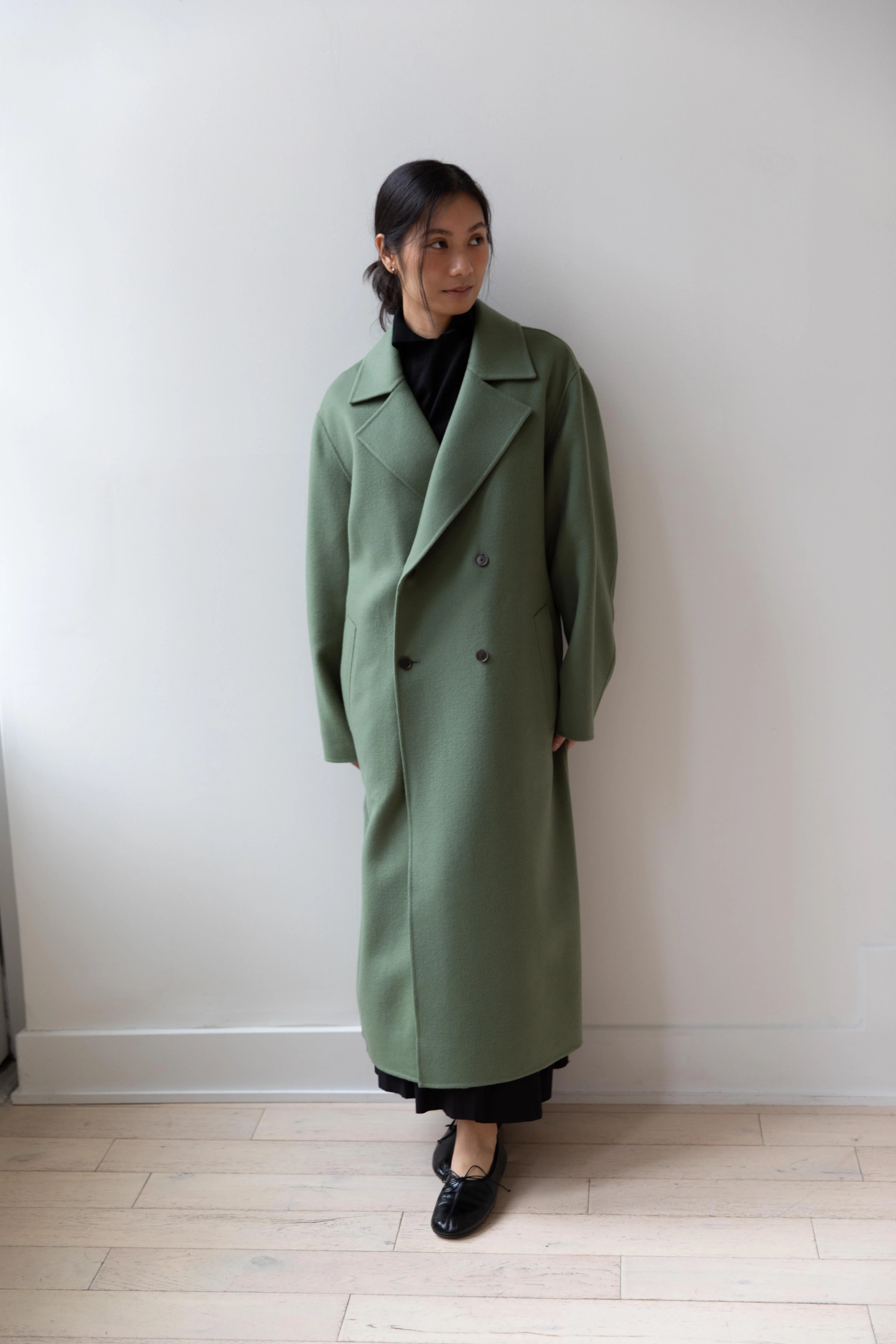 Auralee | Cashmere Melton Handsewn Coat in Olive - Image 23