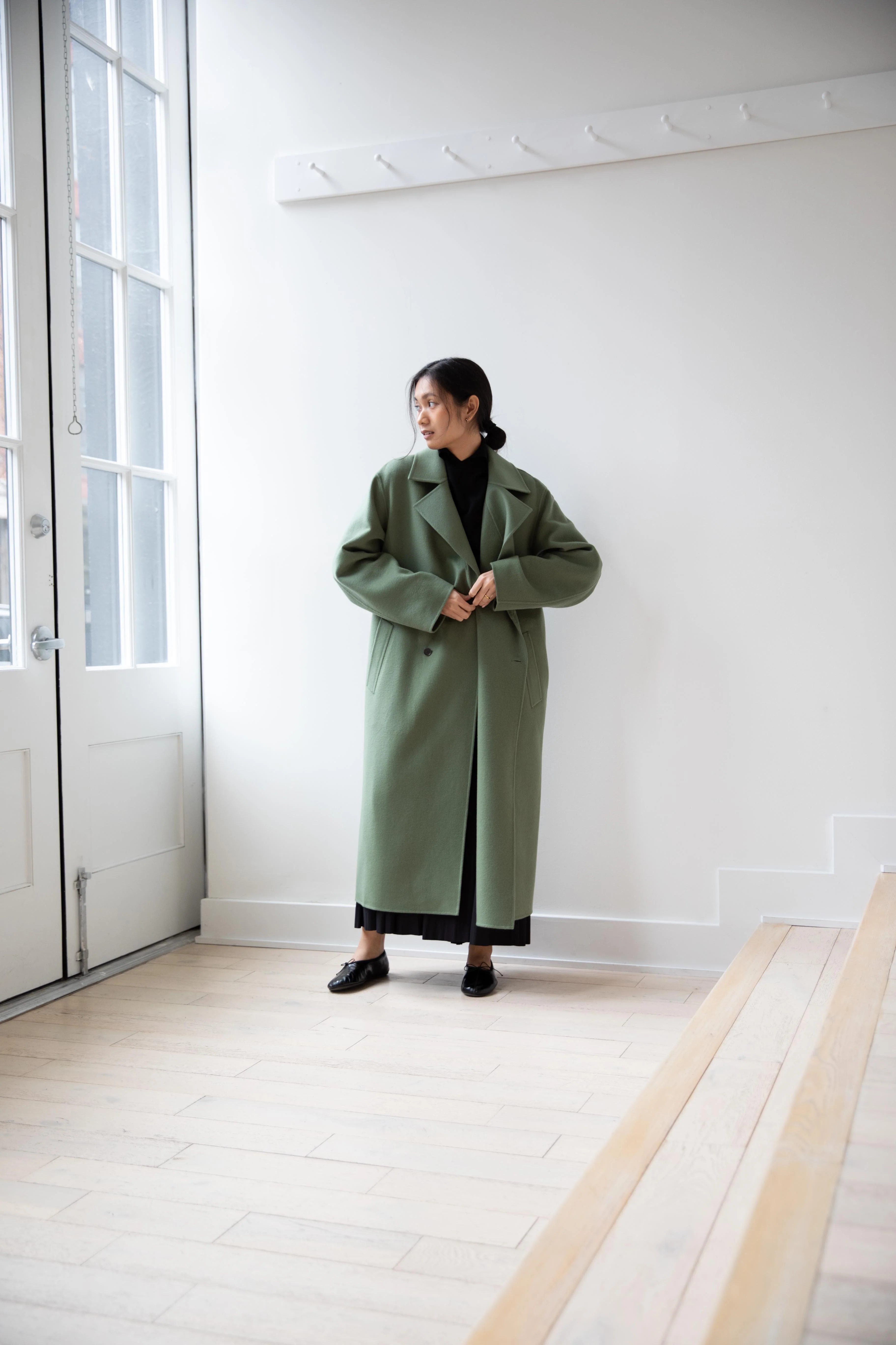 Auralee | Cashmere Melton Handsewn Coat in Olive - Image 24