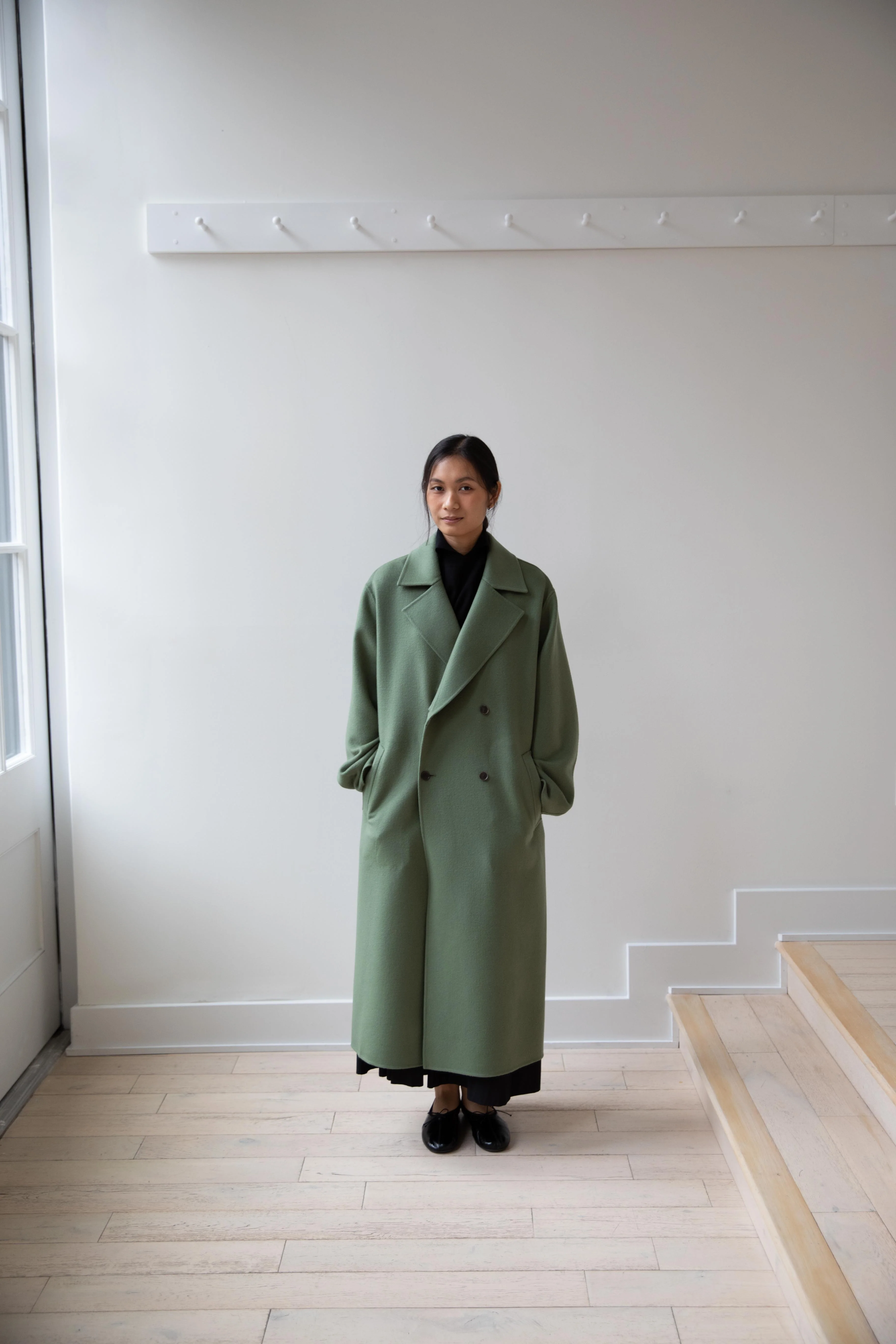 Auralee | Cashmere Melton Handsewn Coat in Olive - Image 25