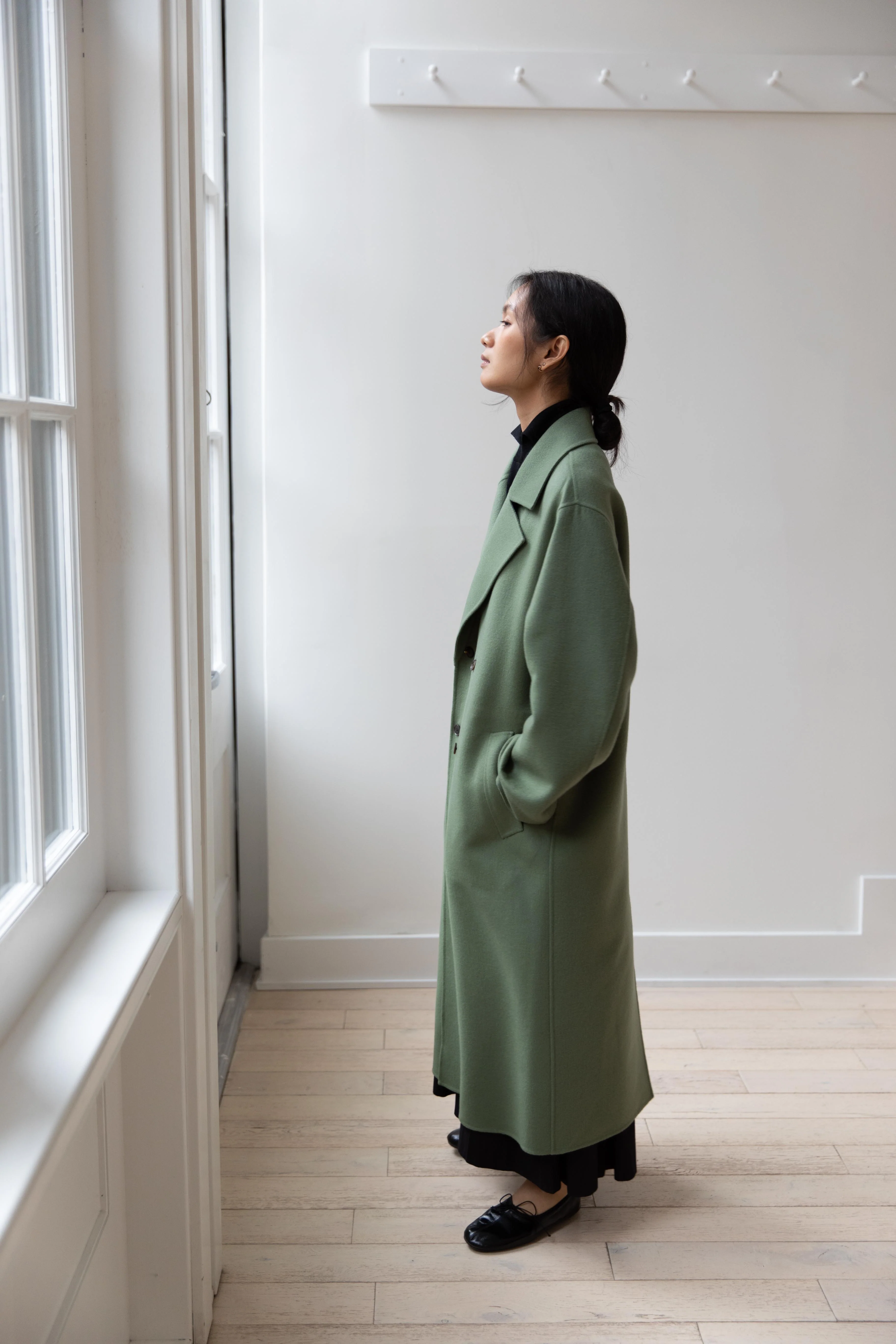 Auralee | Cashmere Melton Handsewn Coat in Olive - Image 27