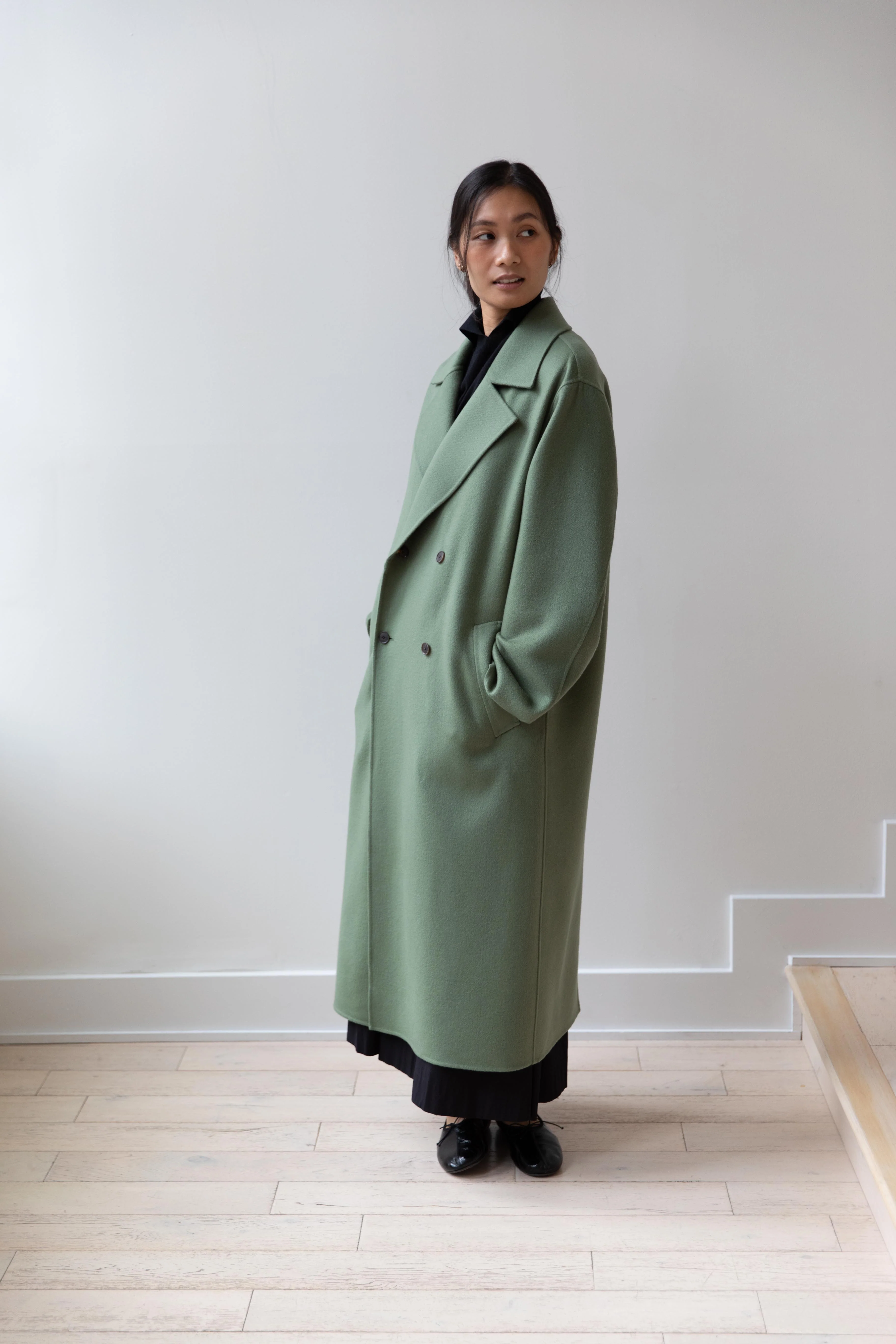 Auralee | Cashmere Melton Handsewn Coat in Olive - Image 28