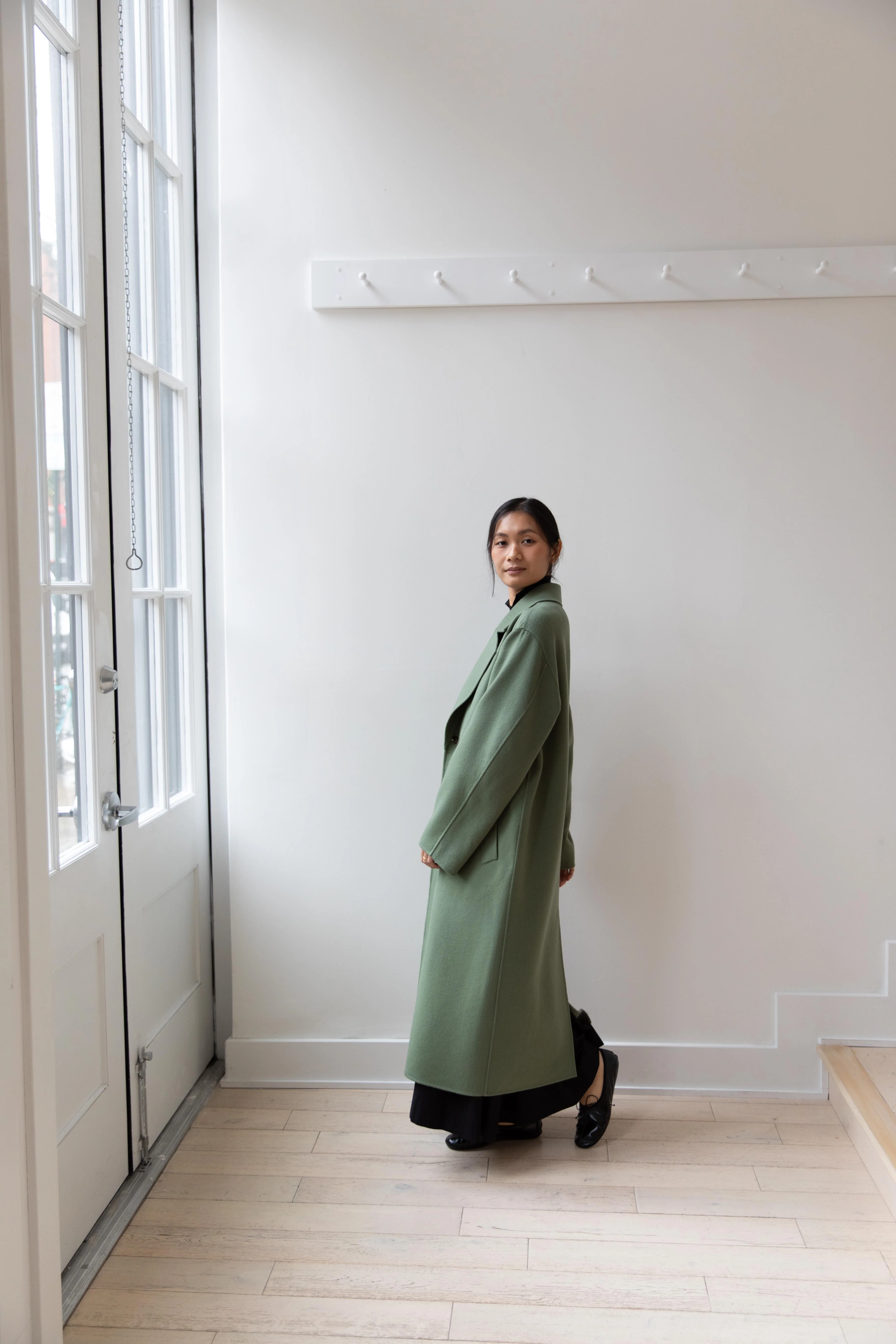 Auralee | Cashmere Melton Handsewn Coat in Olive - Image 32