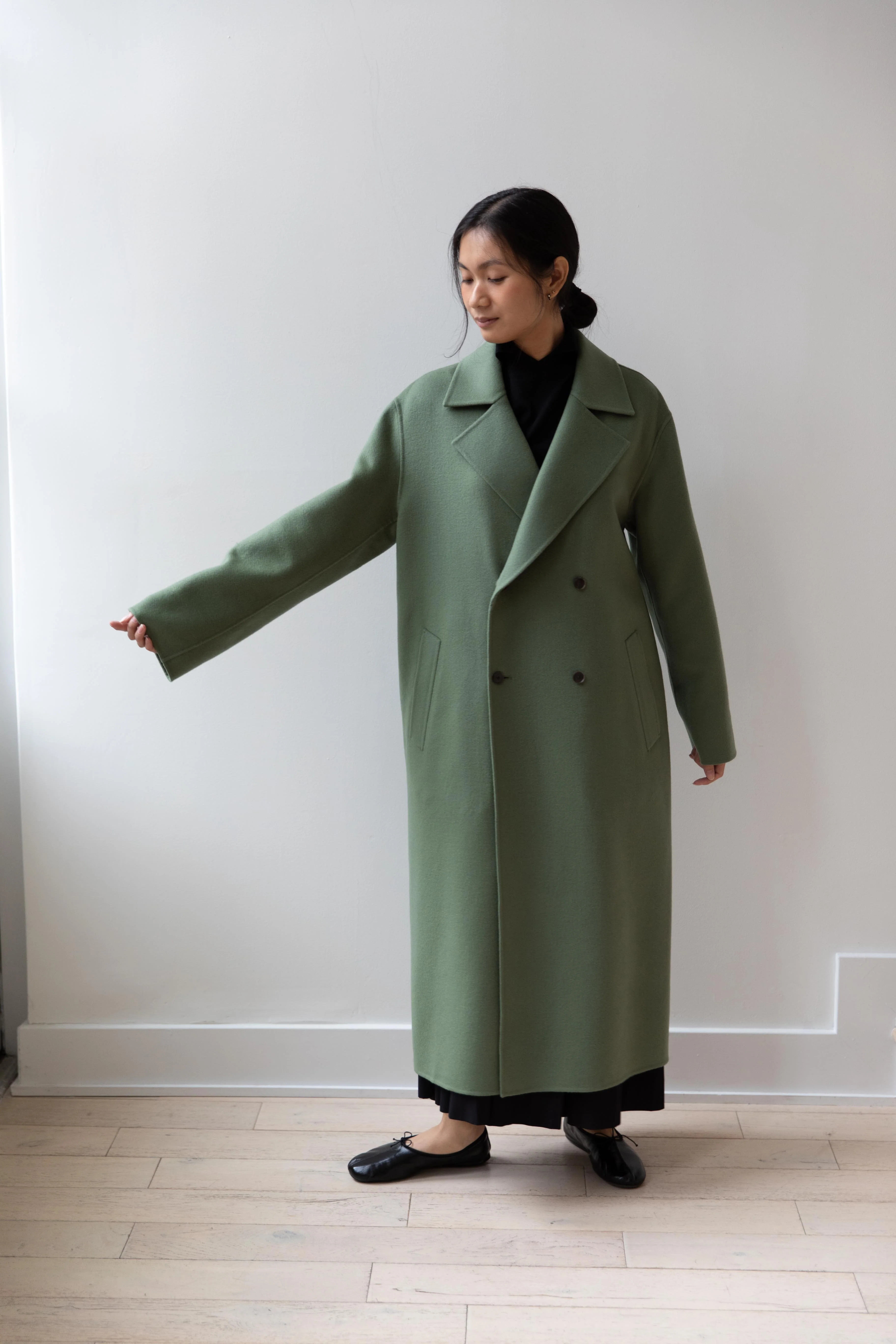 Auralee | Cashmere Melton Handsewn Coat in Olive - Image 34