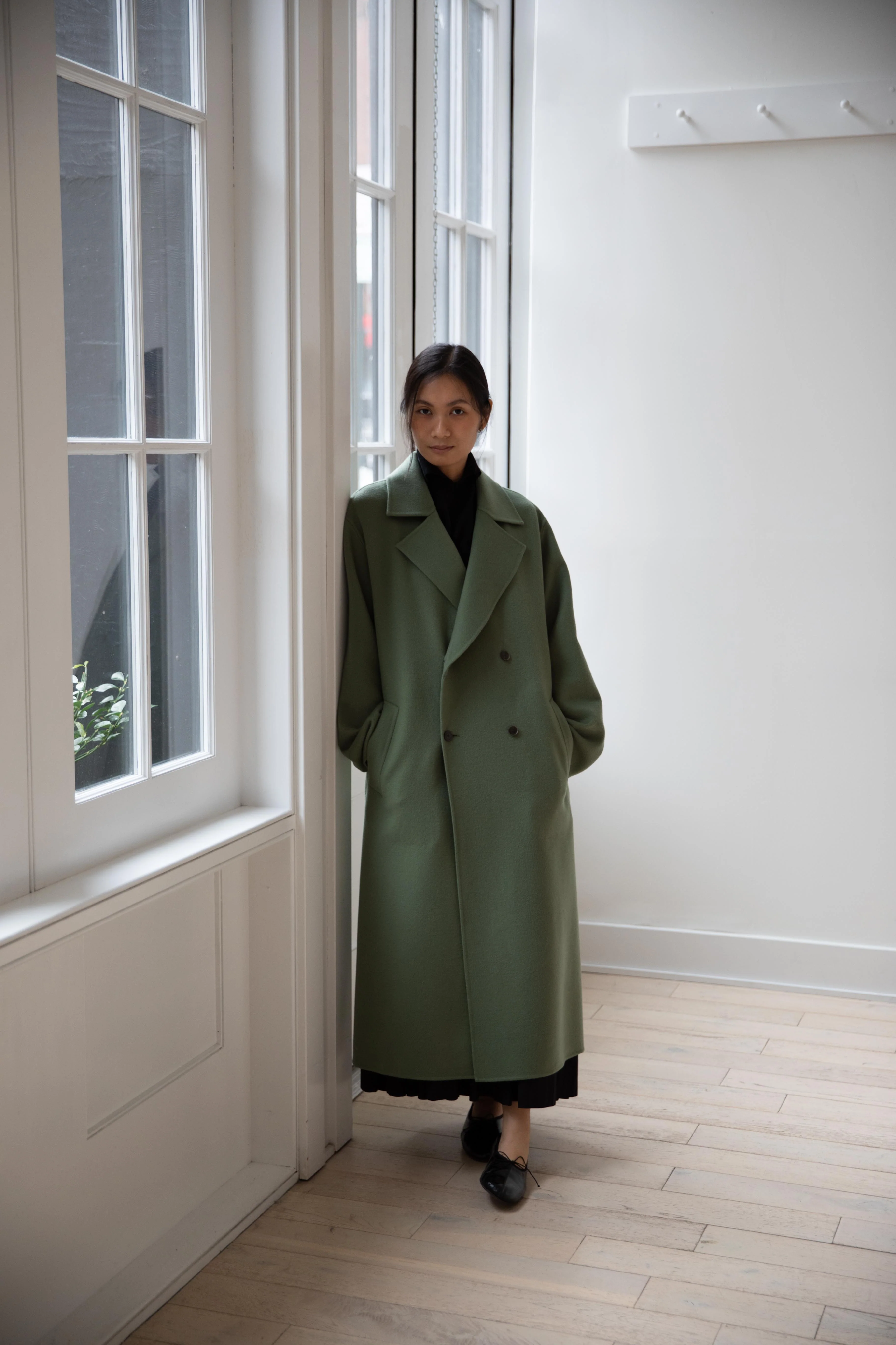 Auralee | Cashmere Melton Handsewn Coat in Olive - Image 38