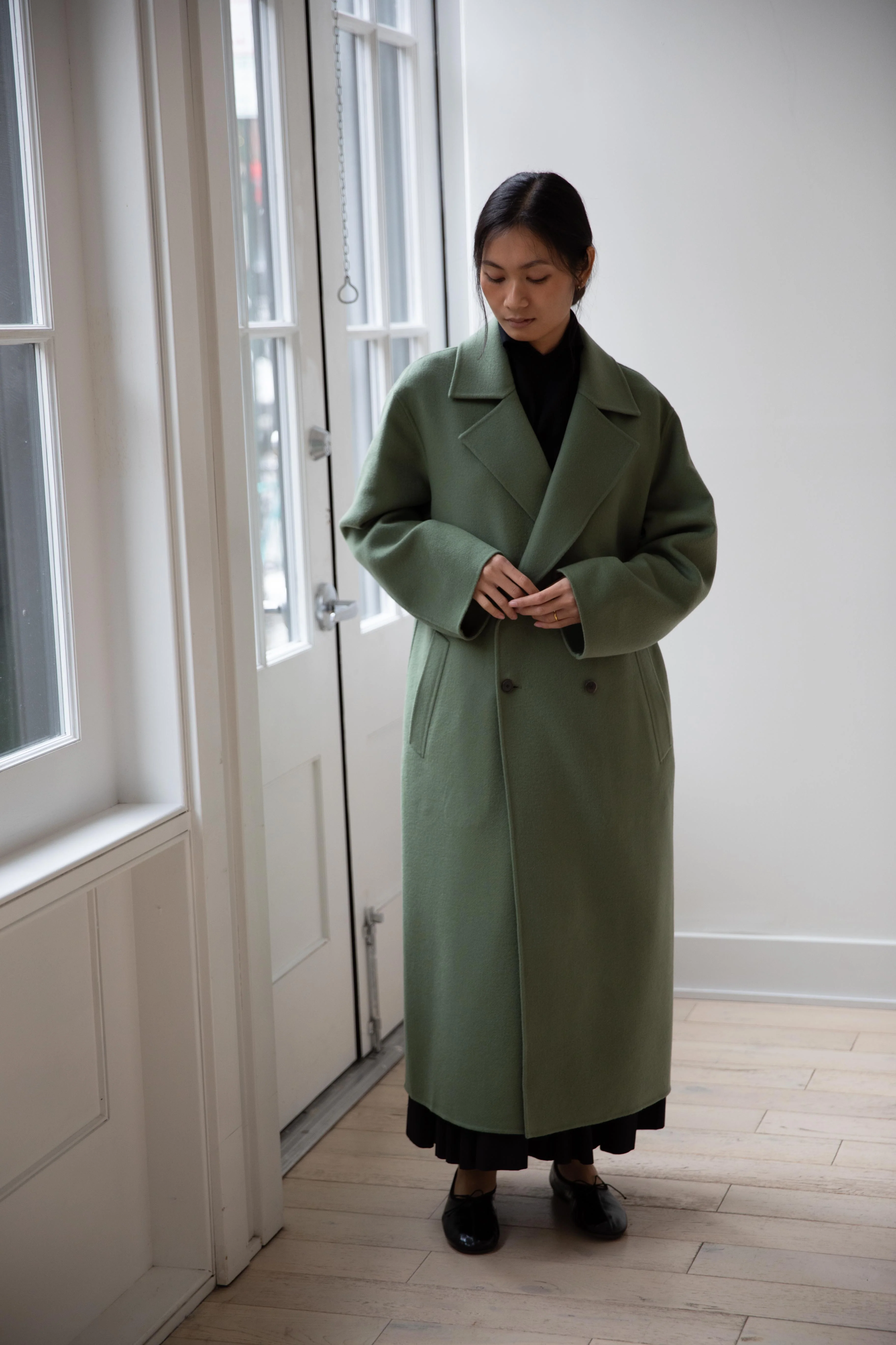 Auralee | Cashmere Melton Handsewn Coat in Olive - Image 39