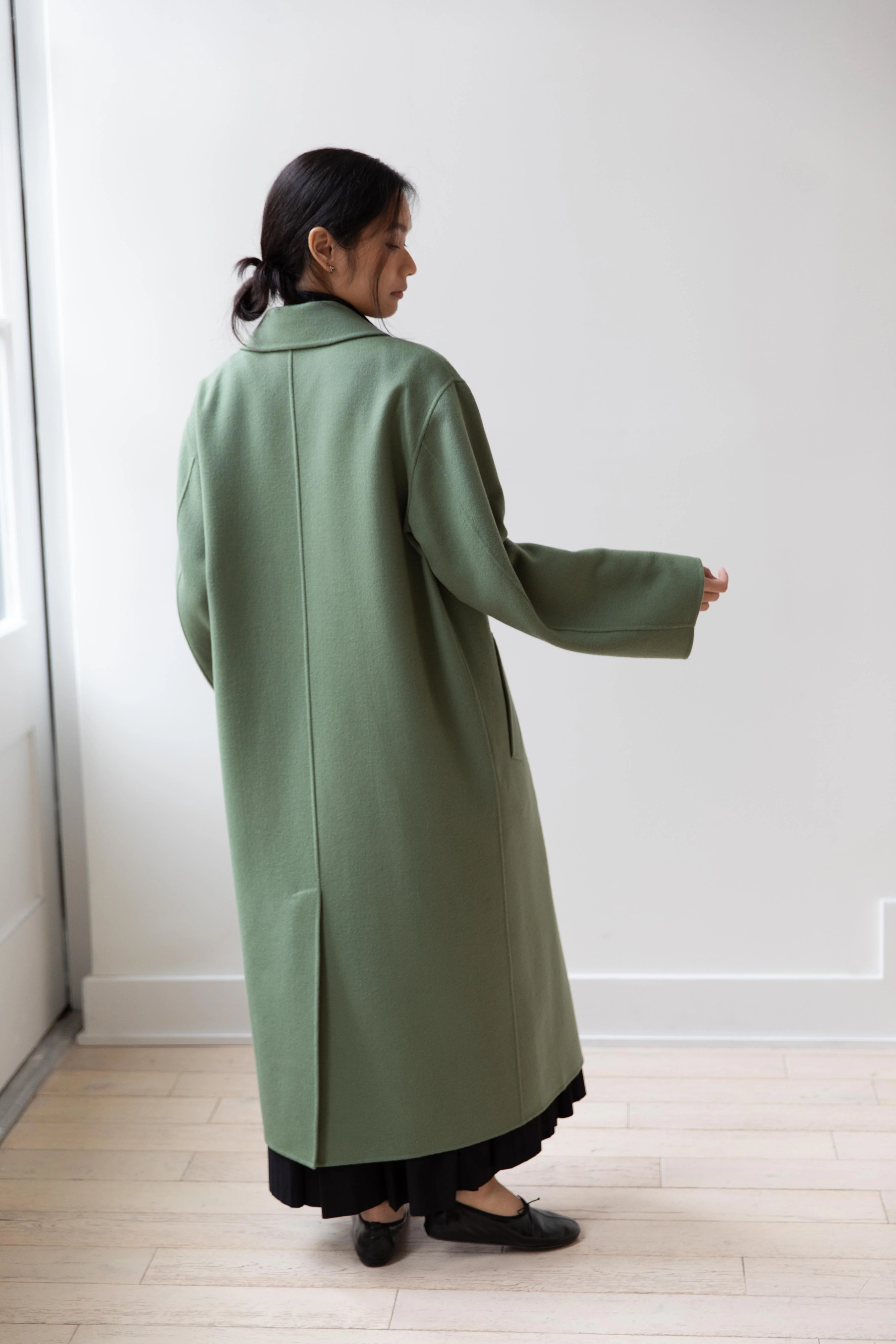 Auralee | Cashmere Melton Handsewn Coat in Olive - Image 42