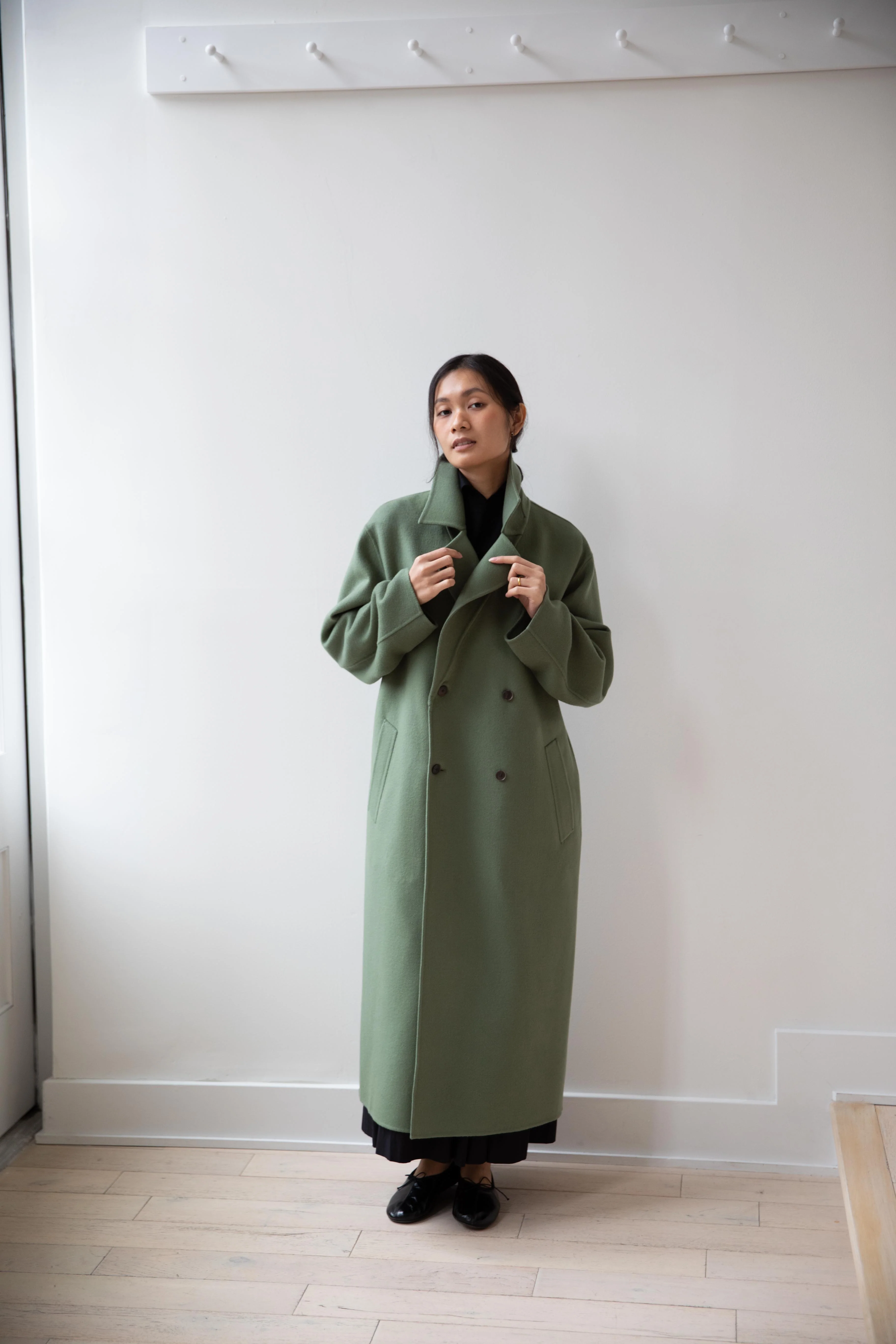 Auralee | Cashmere Melton Handsewn Coat in Olive - Image 49