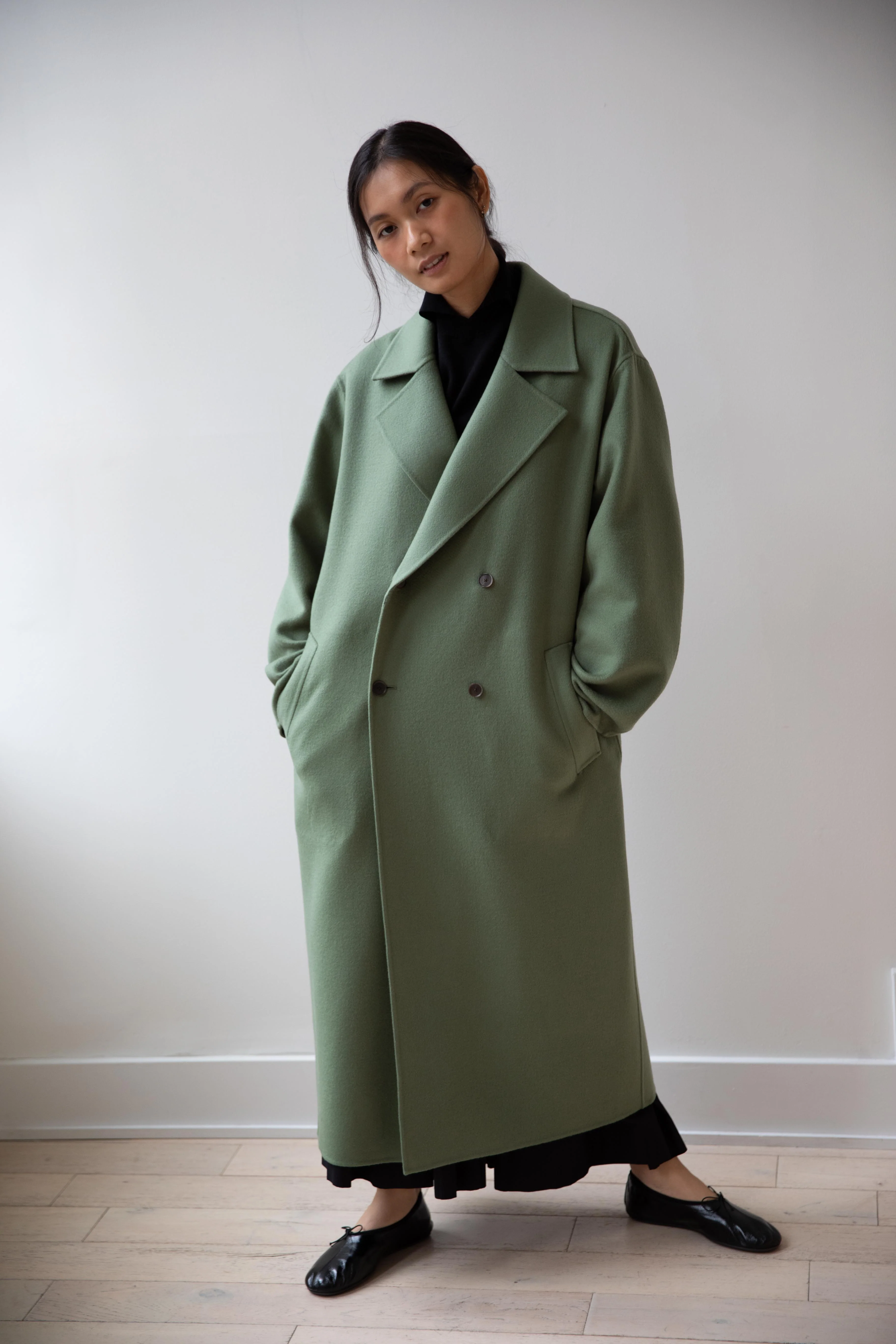Auralee | Cashmere Melton Handsewn Coat in Olive - Image 8