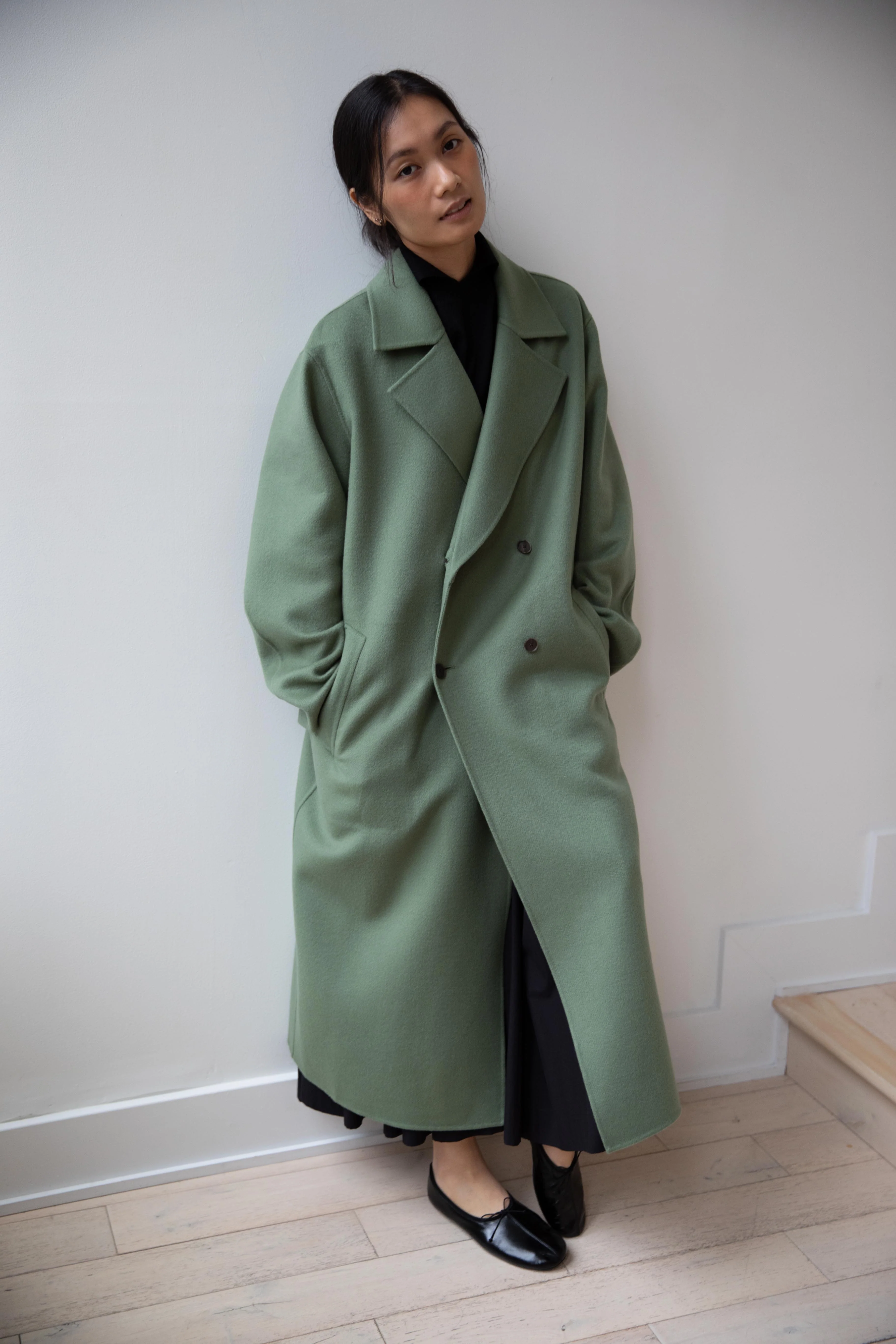 Auralee | Cashmere Melton Handsewn Coat in Olive - Image 9
