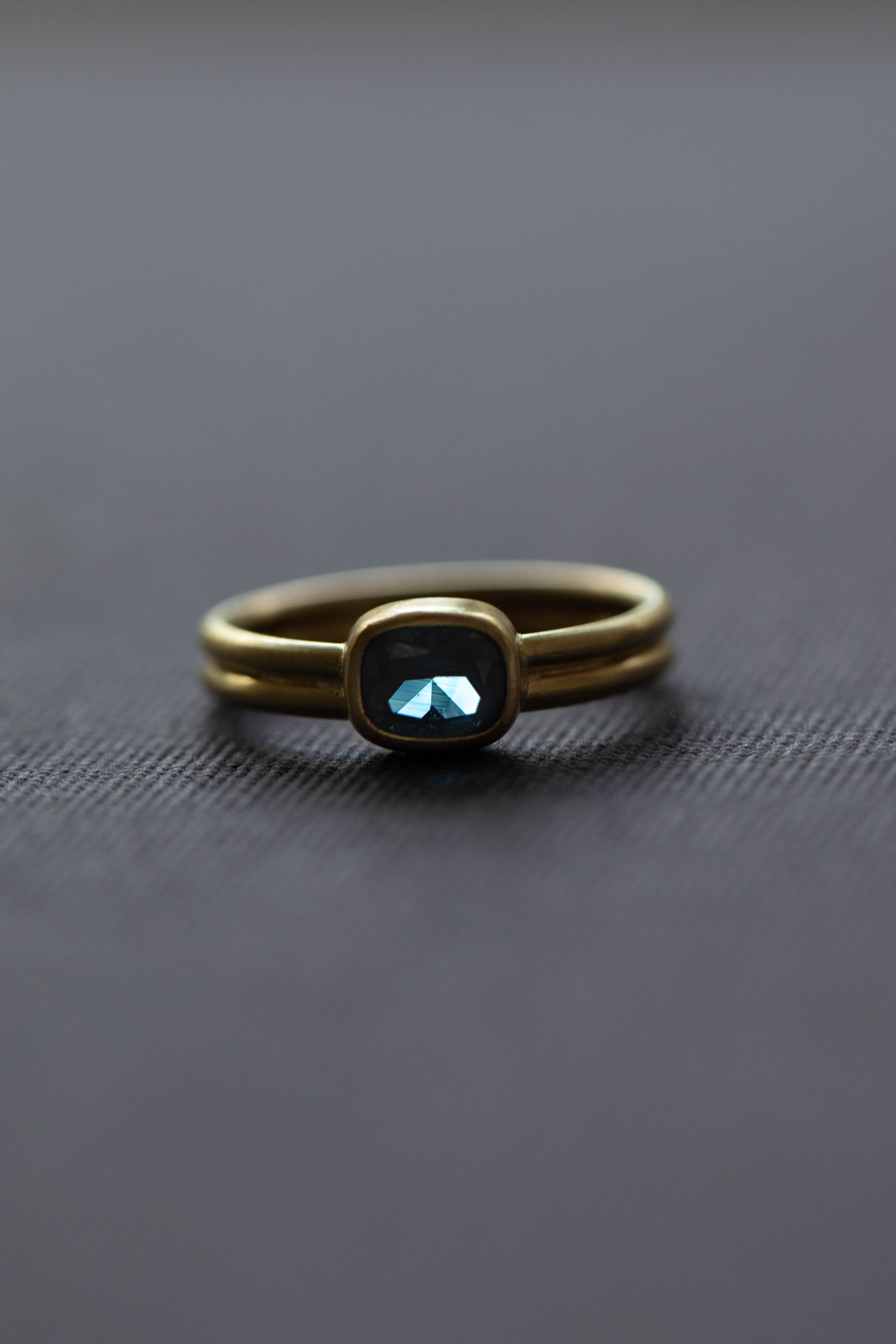 East Camp | Sapphire Double Band Ring in 18k Gold - Image 10