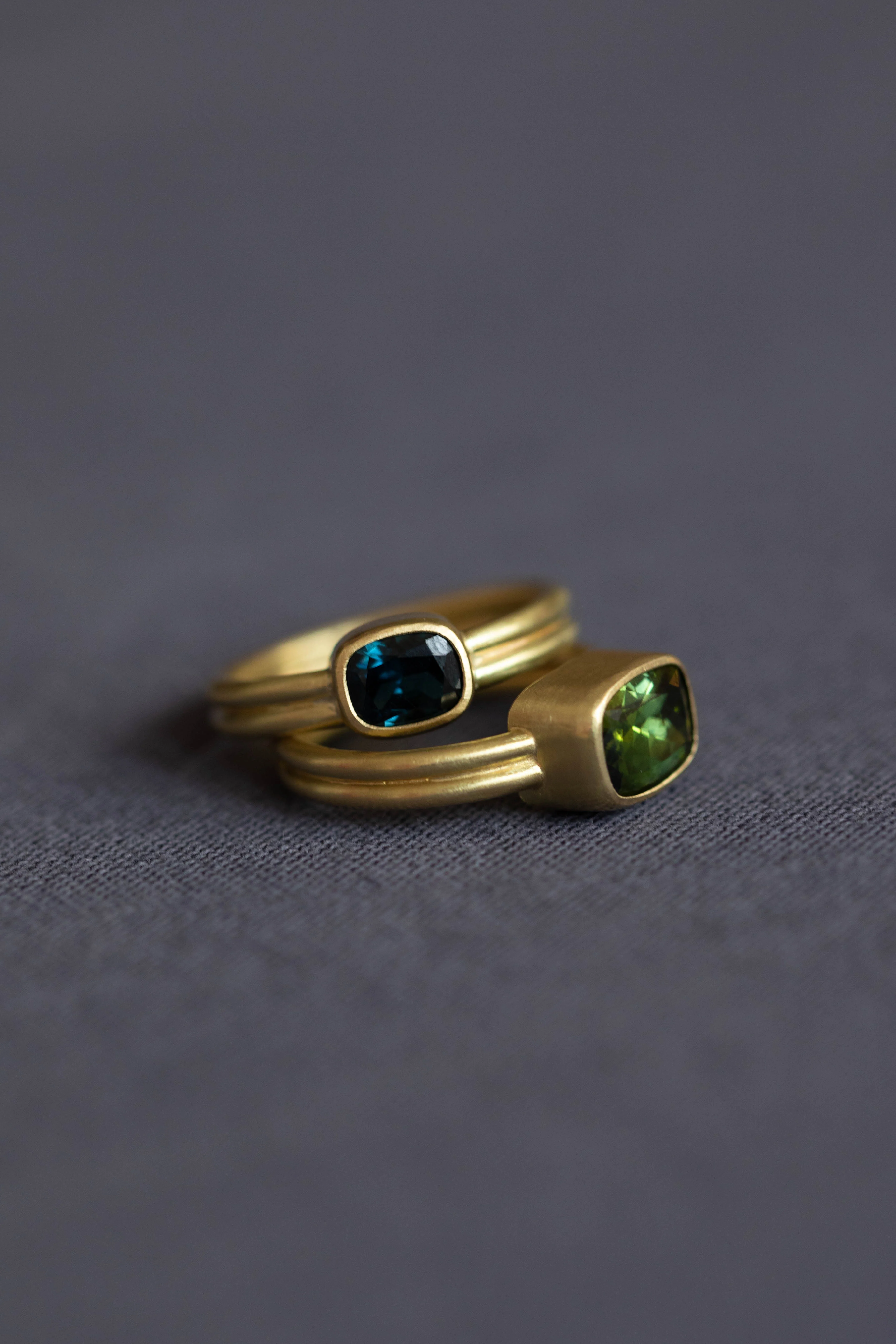 East Camp | Sapphire Double Band Ring in 18k Gold - Image 20