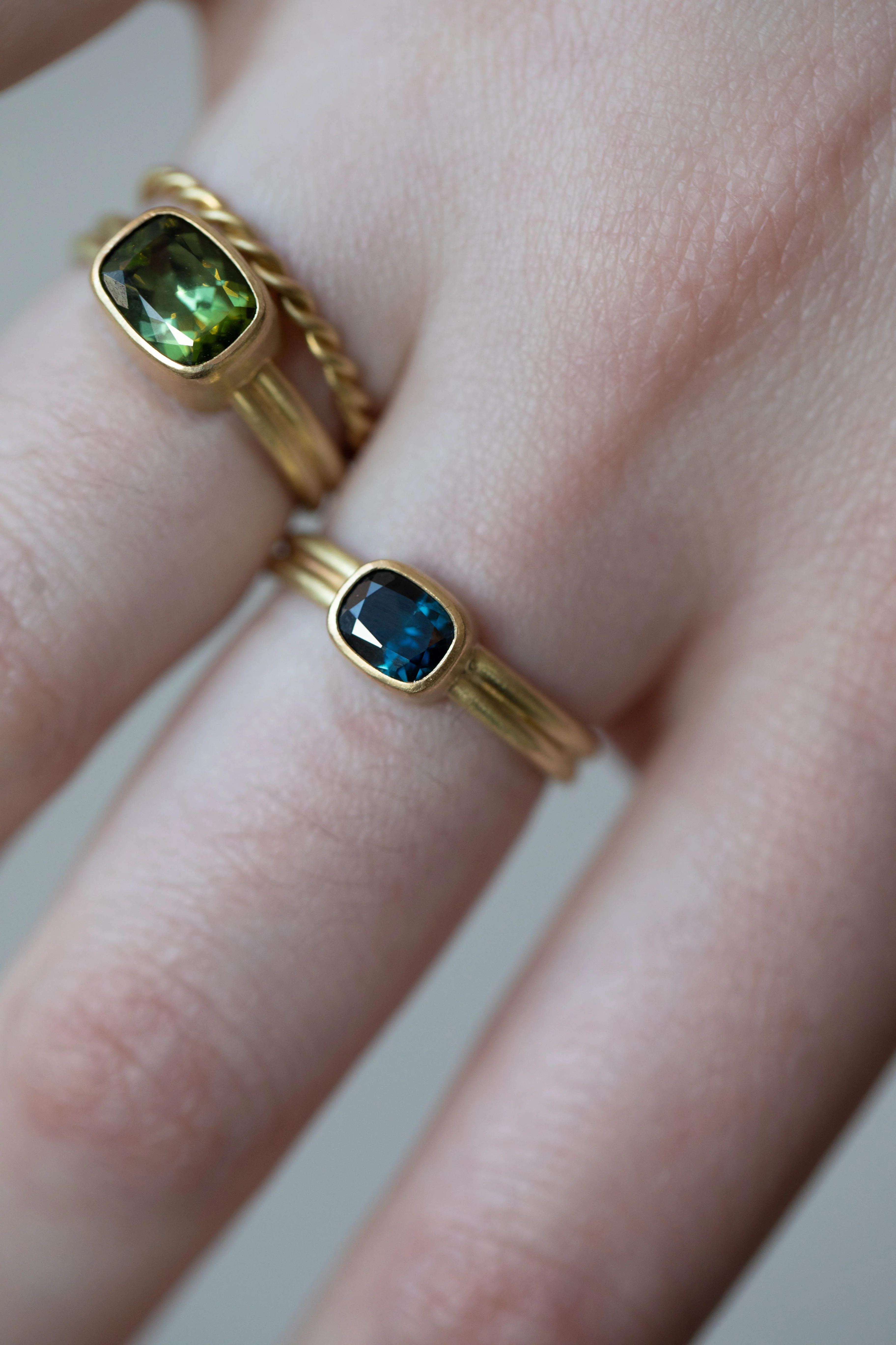East Camp | Sapphire Double Band Ring in 18k Gold - Image 5