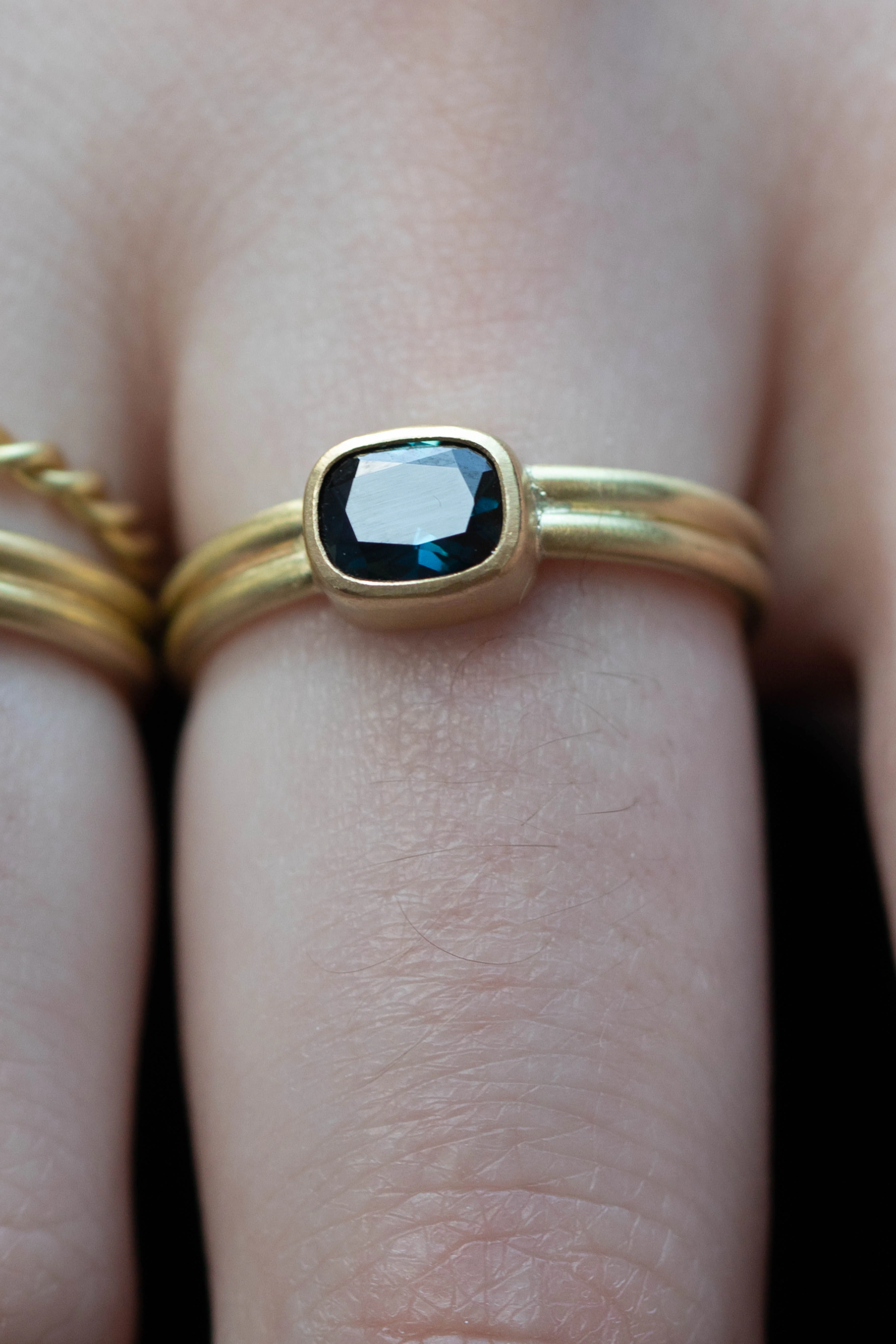 East Camp | Sapphire Double Band Ring in 18k Gold - Image 8