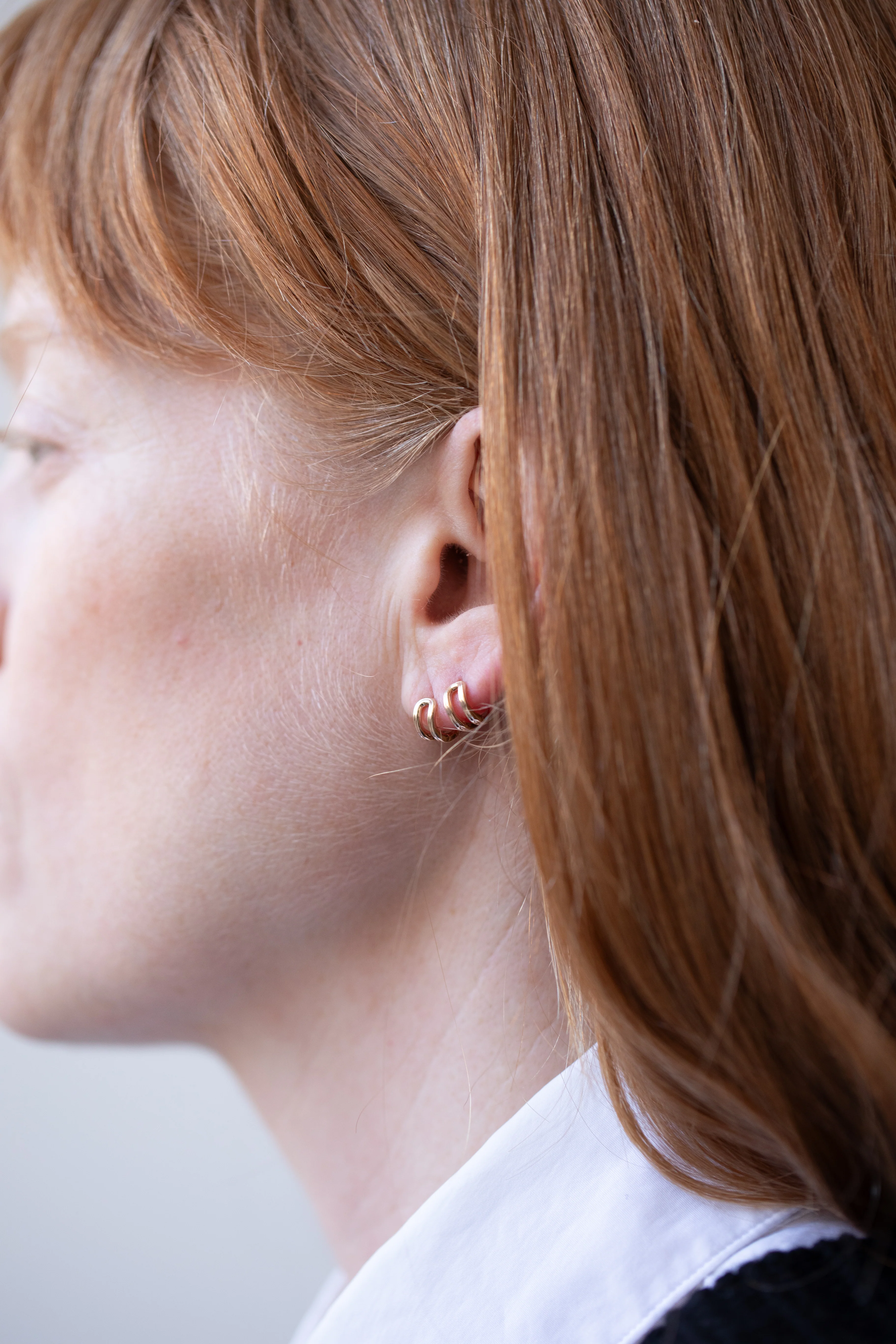 Hirotaka | Beluga Extra Small Double Line Huggie Earrings - Image 3