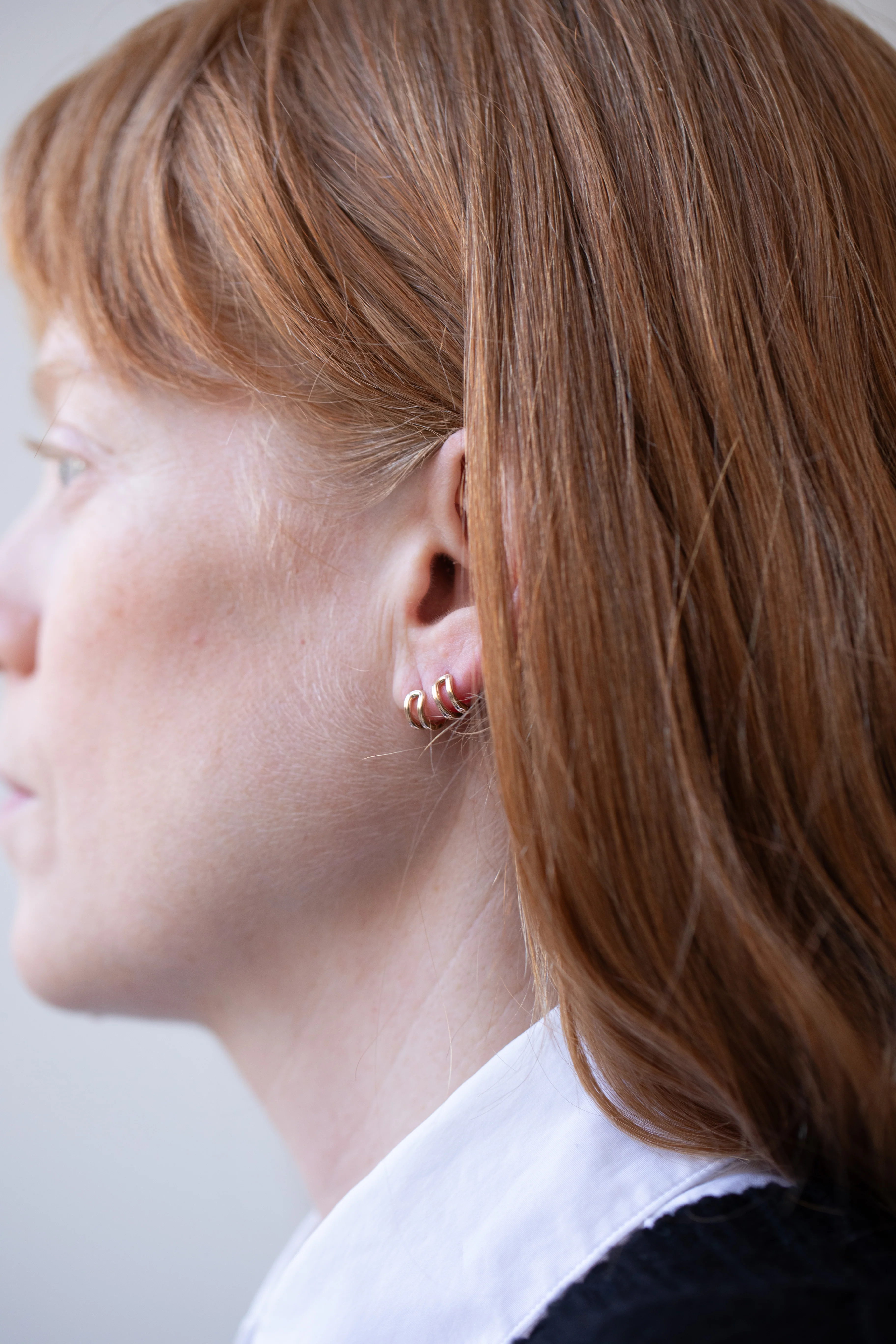Hirotaka | Beluga Extra Small Double Line Huggie Earrings - Image 4