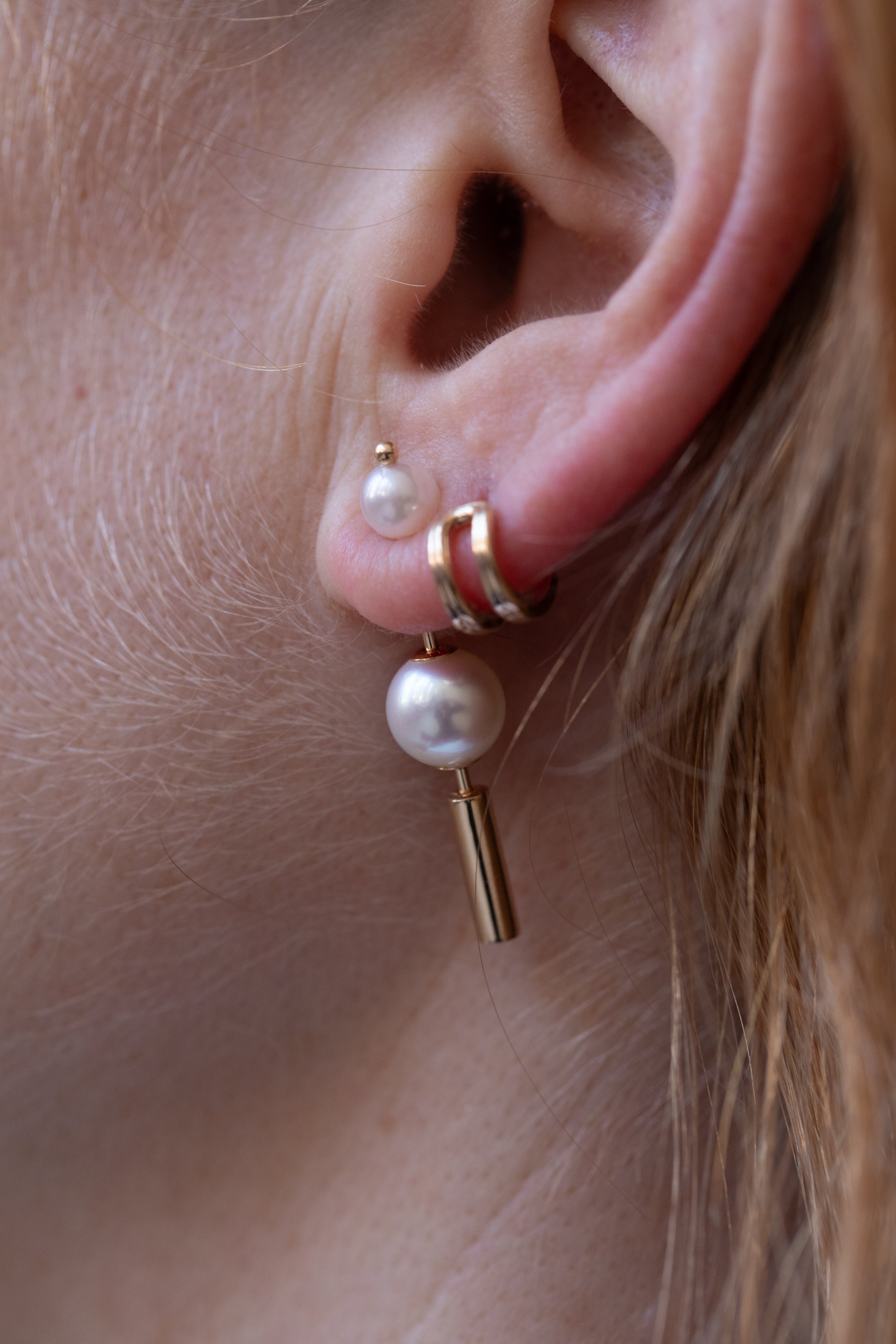 Hirotaka | Beluga Extra Small Double Line Huggie Earrings - Image 5