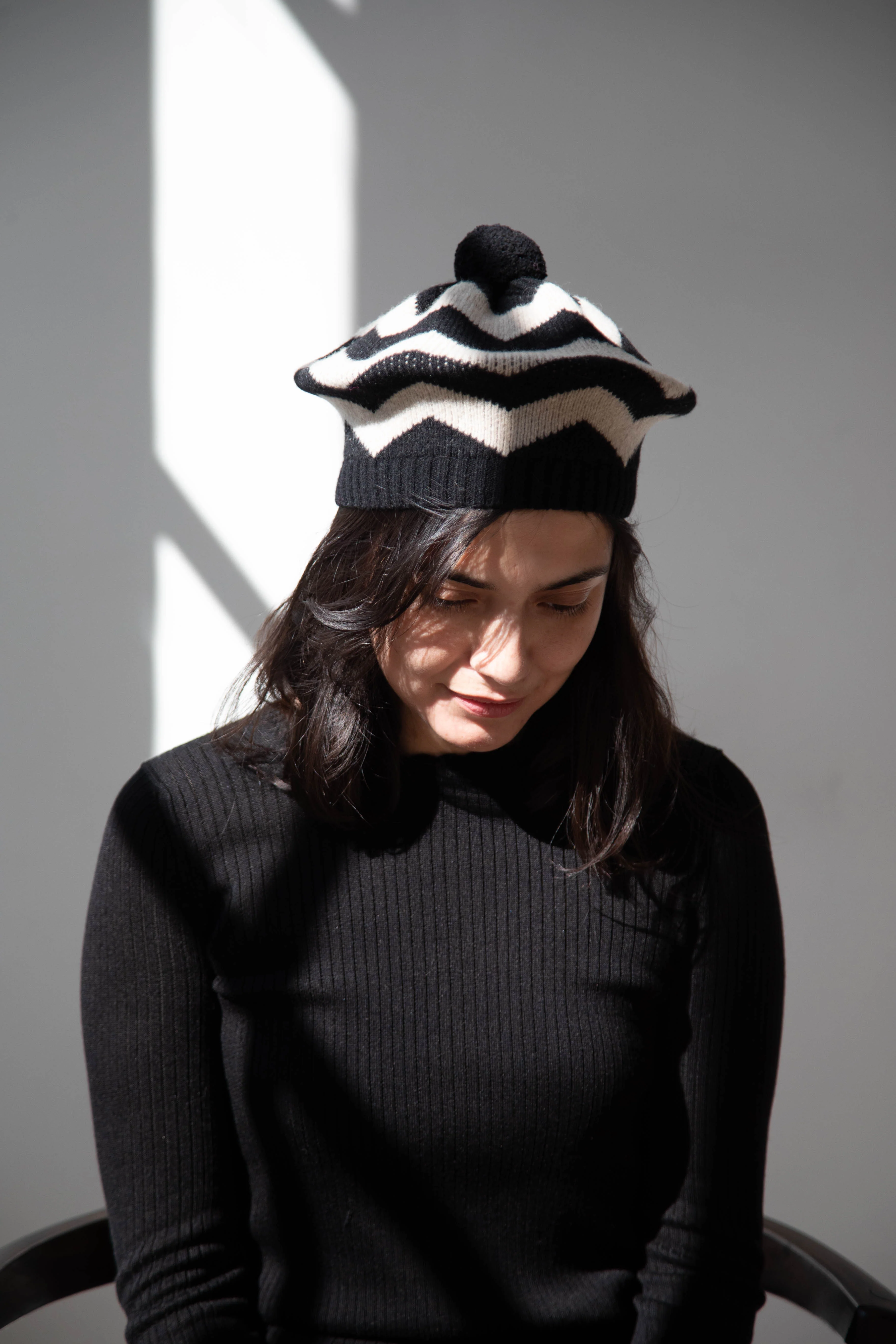 Jo Gordon | Zigzag Beret in Black & Oatmeal - Image 2