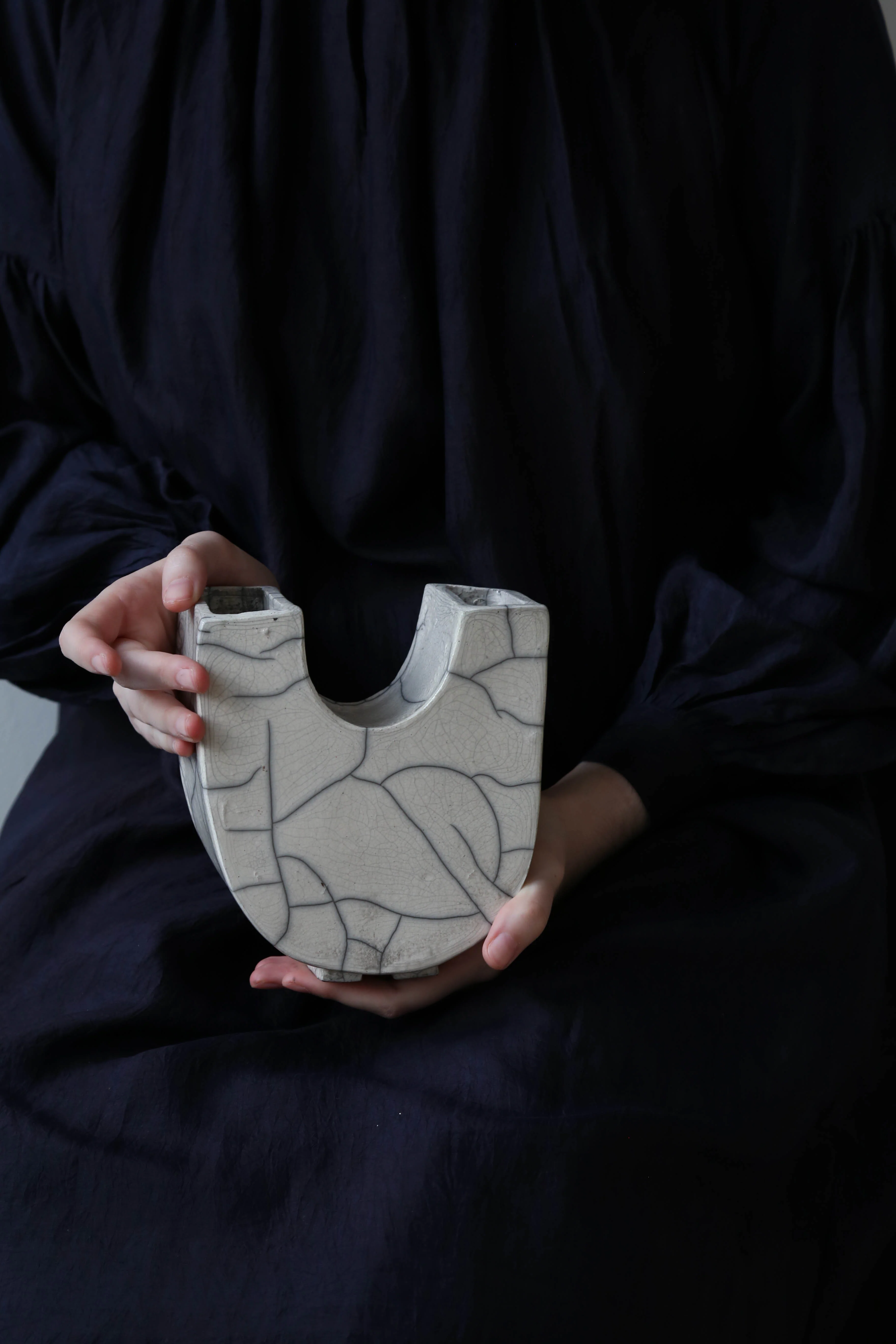 MONDAYS Raku U Vase - Image 15