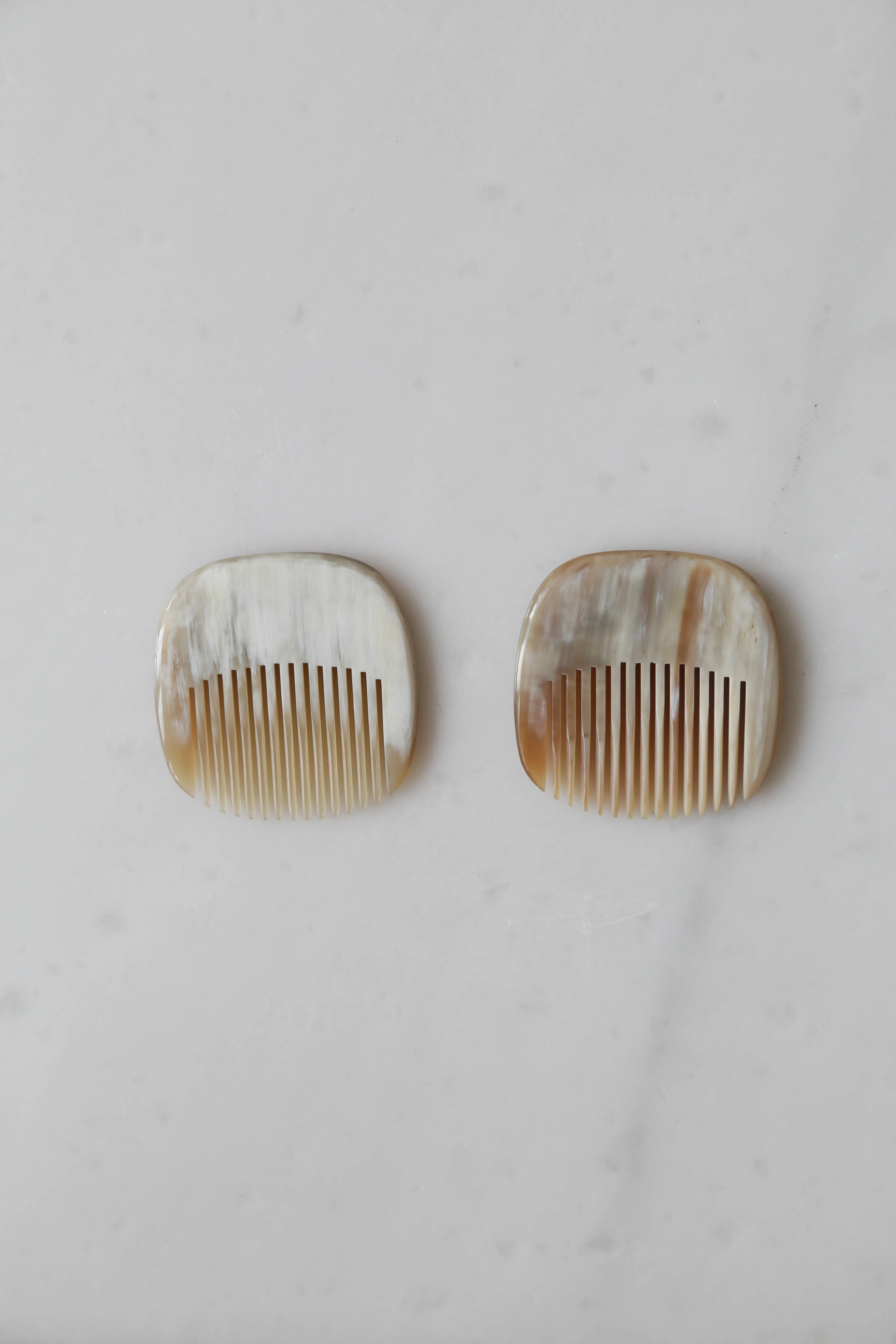 Horn Oval Comb in Cream - Image 4