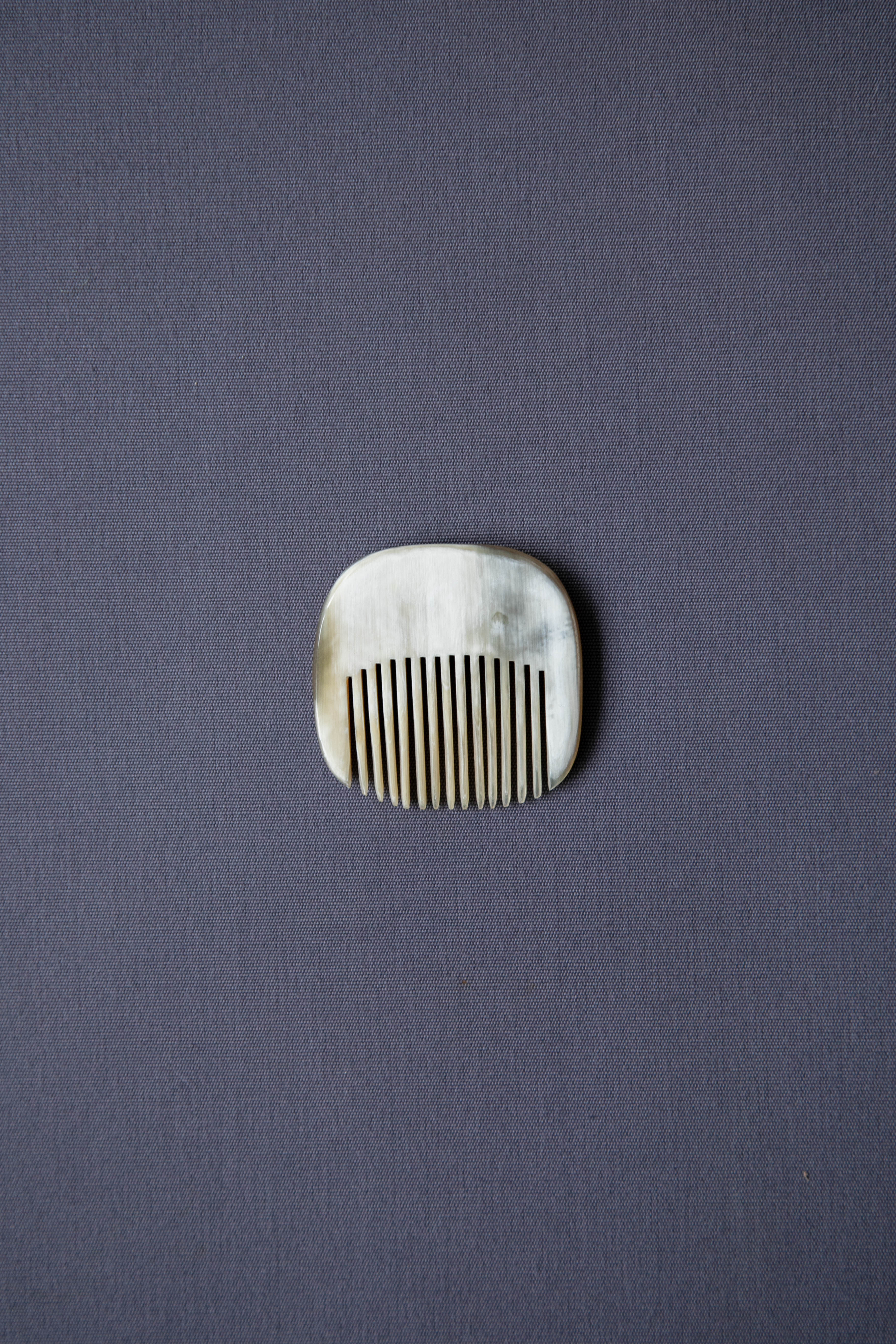 Horn Oval Comb in Cream - Image 7