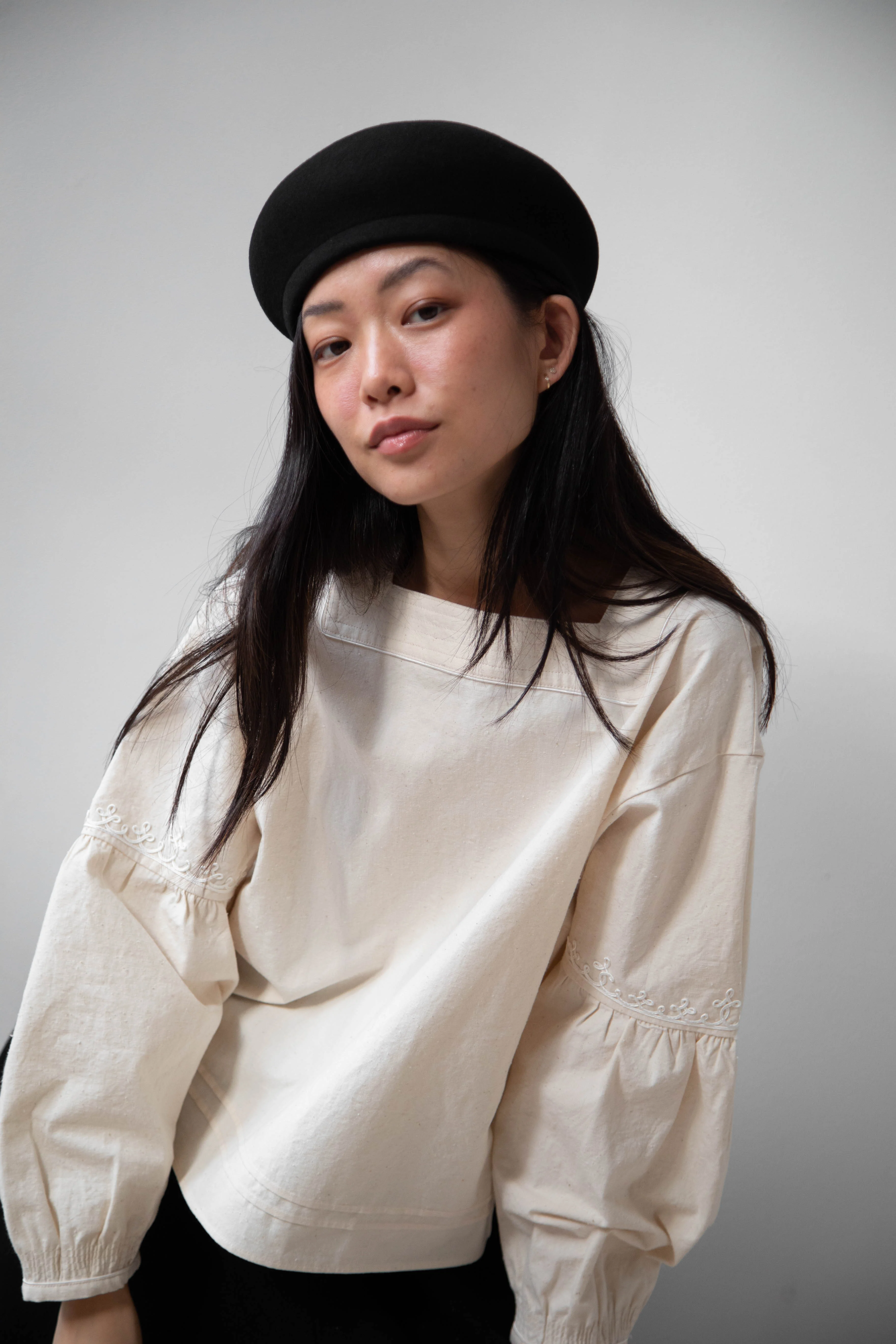 Signa 1925 | Felt Structured Beret in Black - Image 13