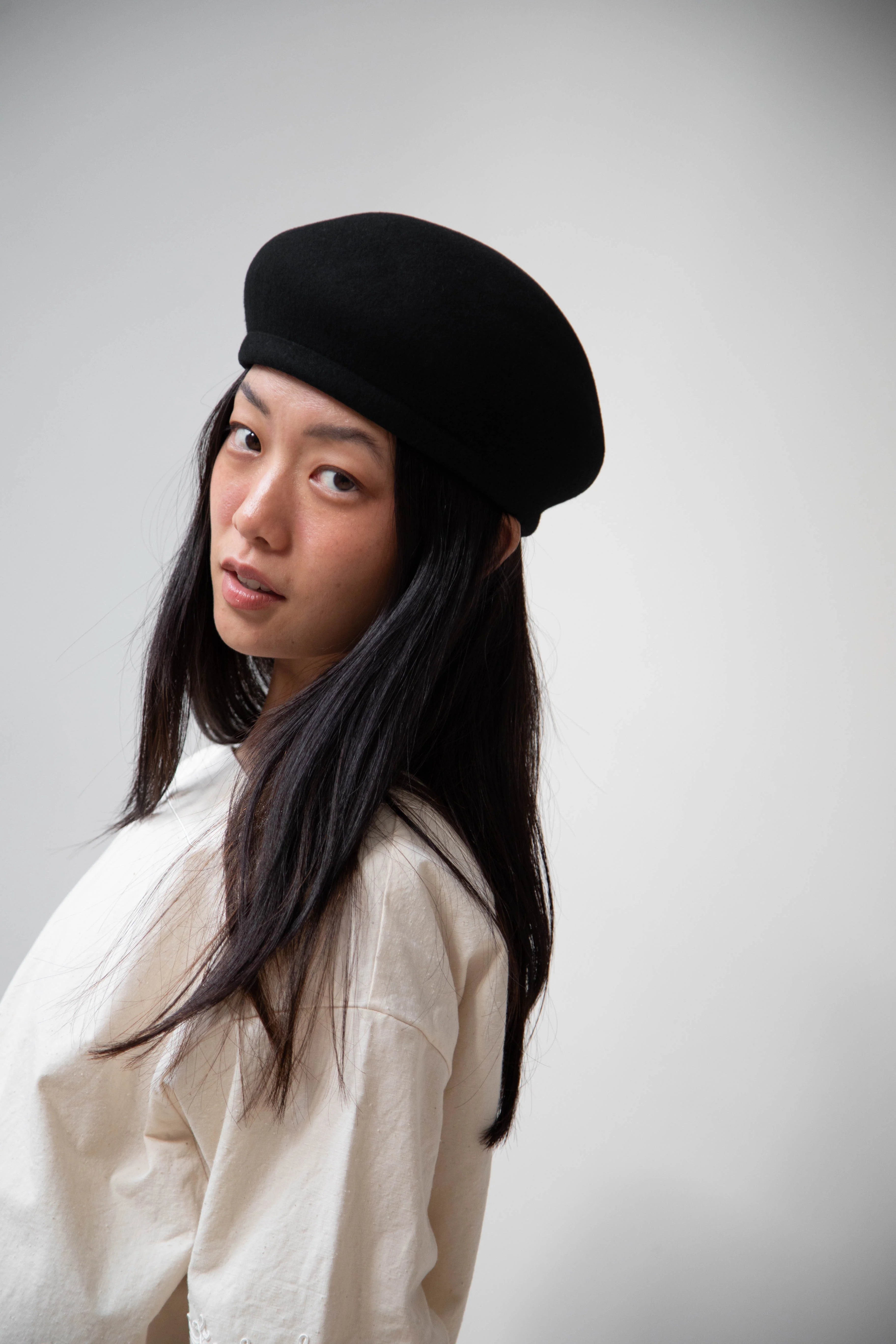 Signa 1925 | Felt Structured Beret in Black - Image 15