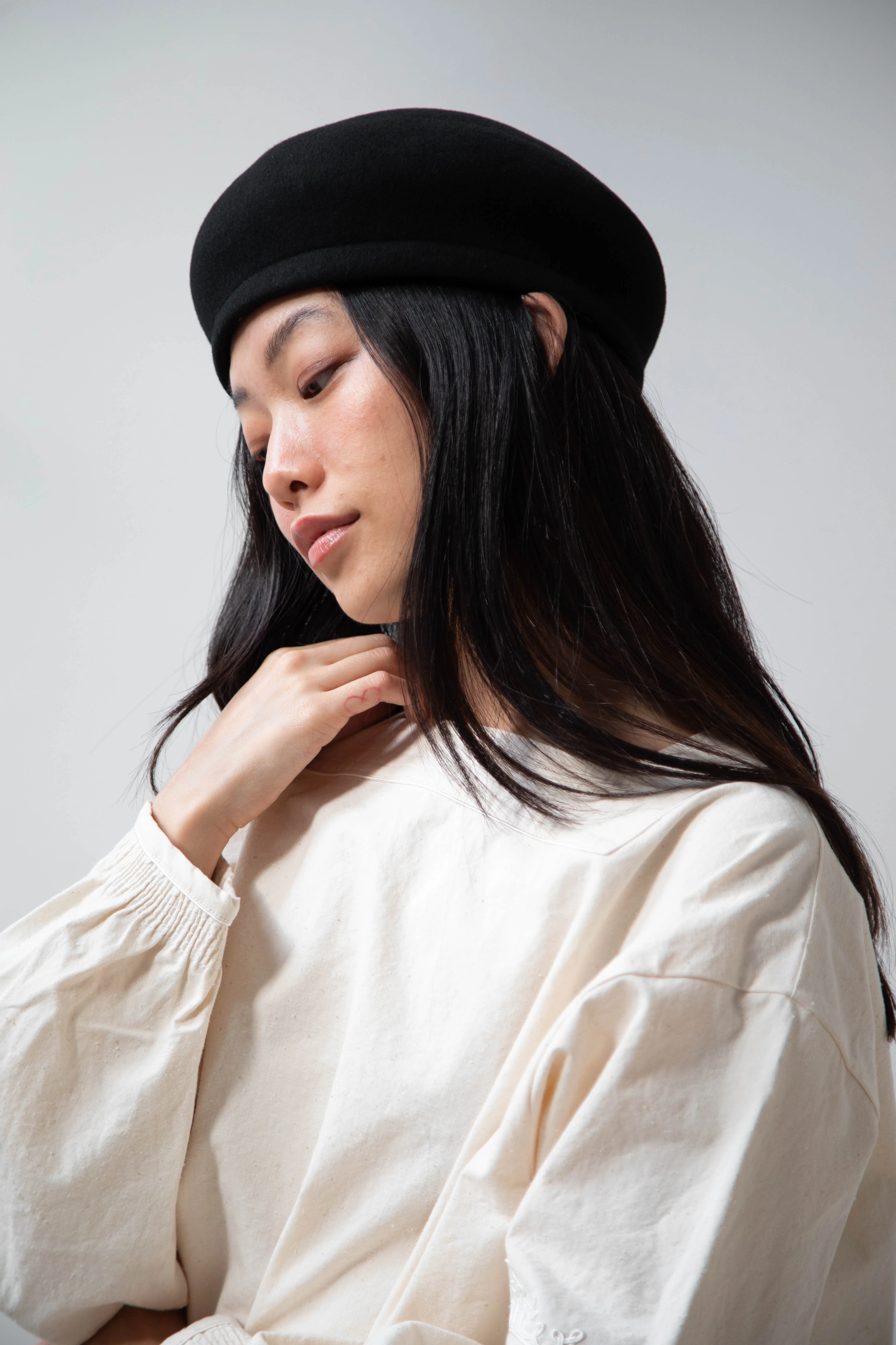 Signa 1925 | Felt Structured Beret in Black - Image 7
