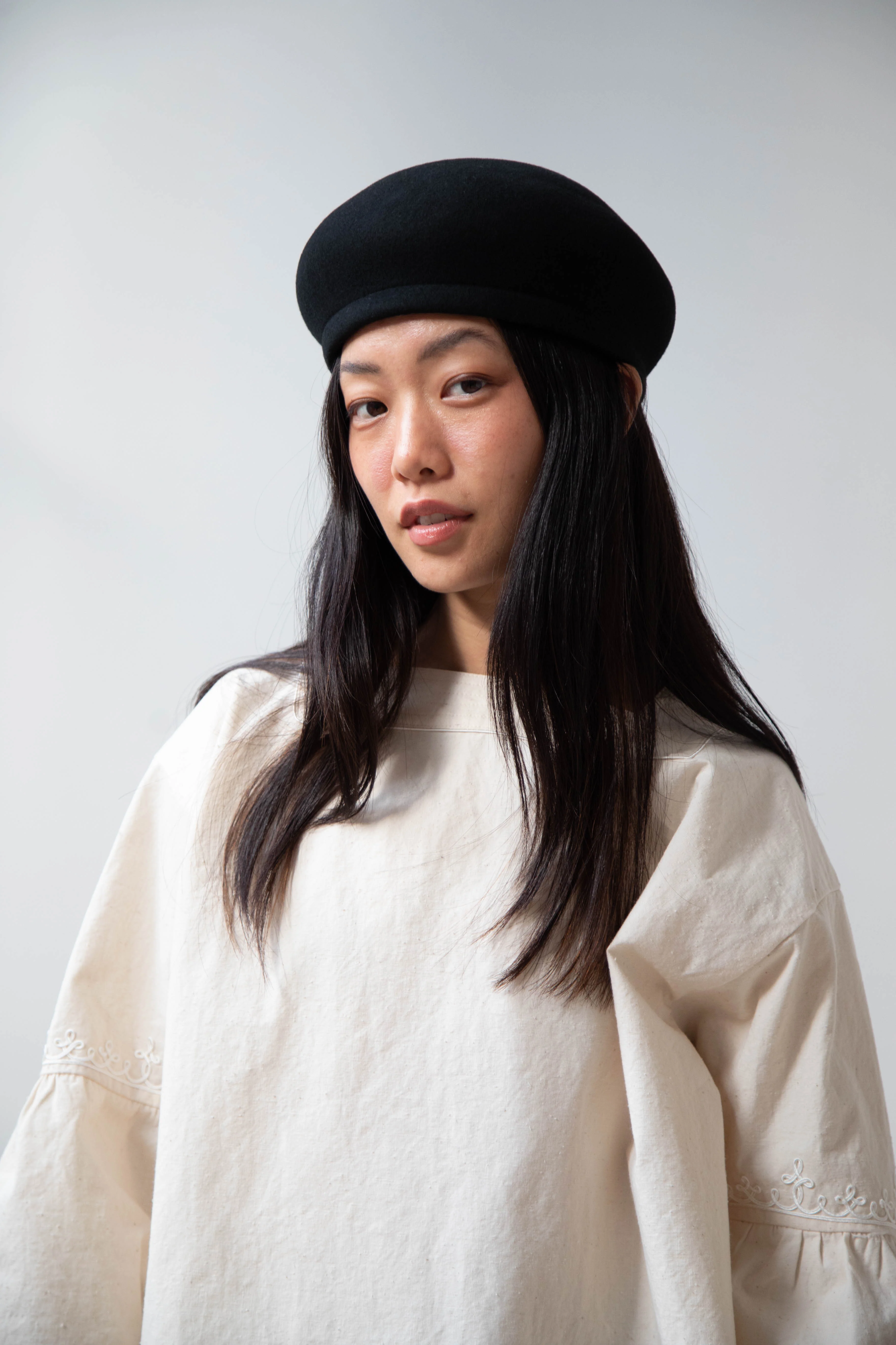 Signa 1925 | Felt Structured Beret in Black - Image 8