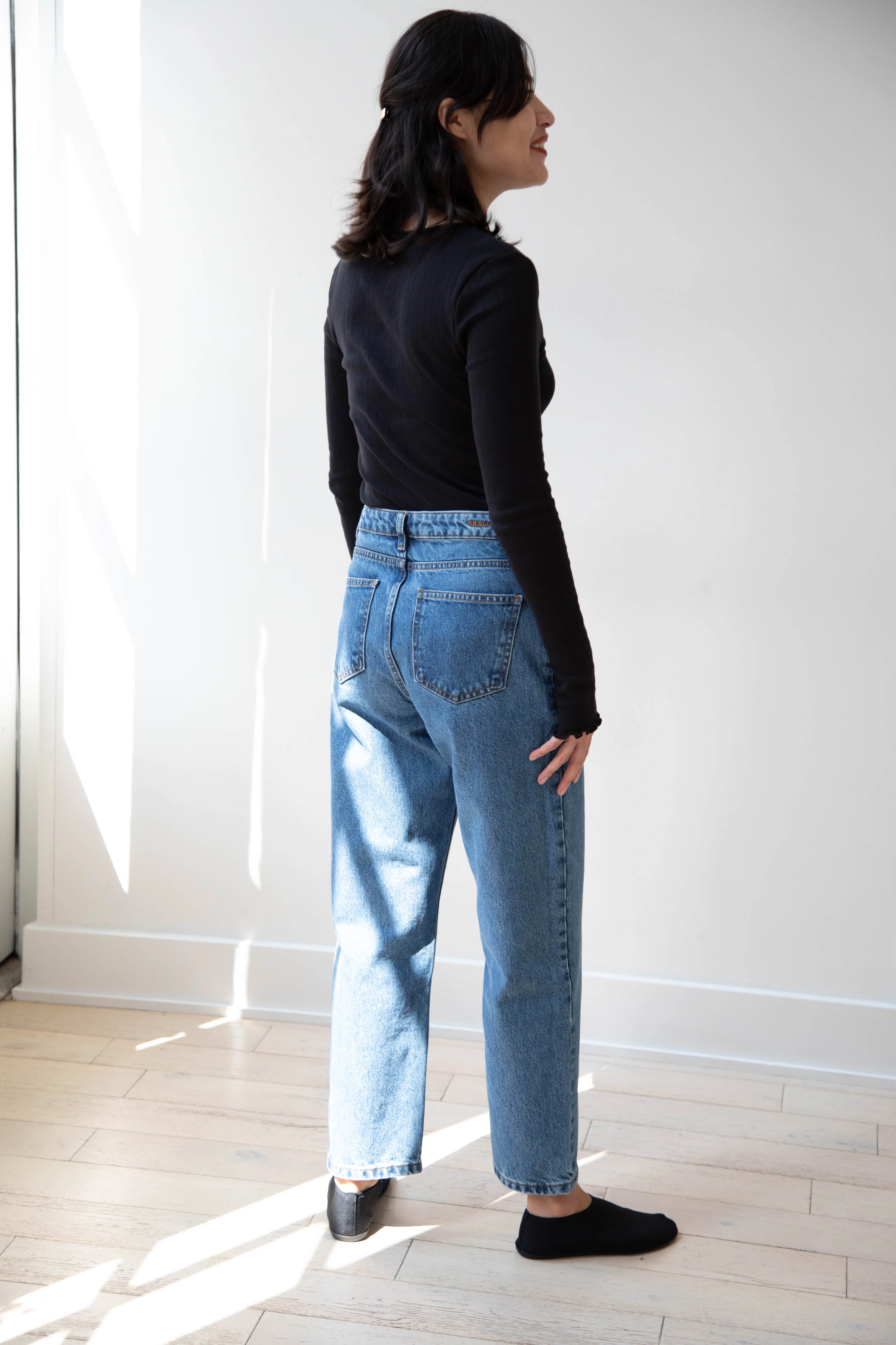 Skall | Allison Cropped Jeans in Washed Mid Blue - Image 16