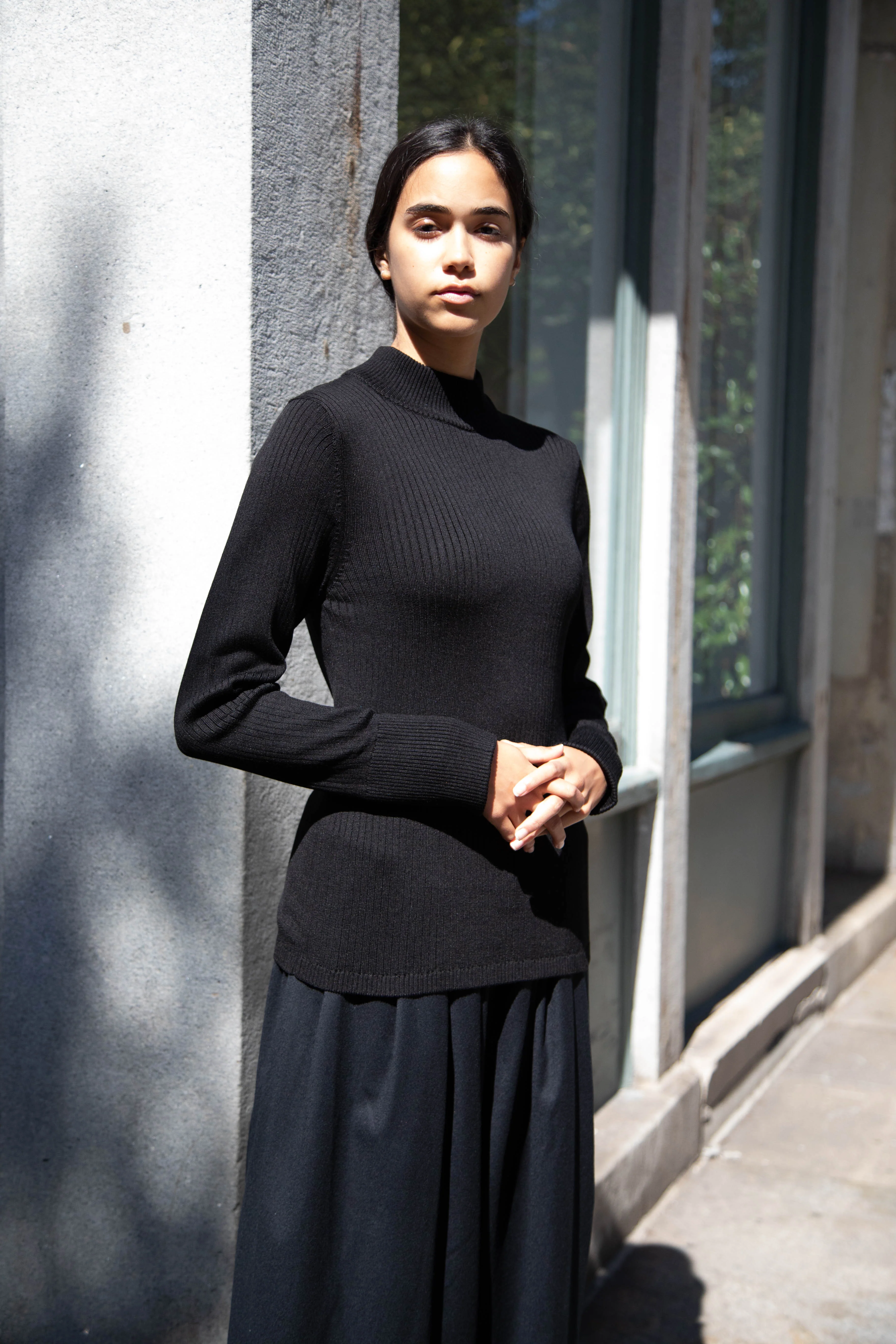 Une Heures Homme Long Sleeve Mock Neck in Noir - Image 19