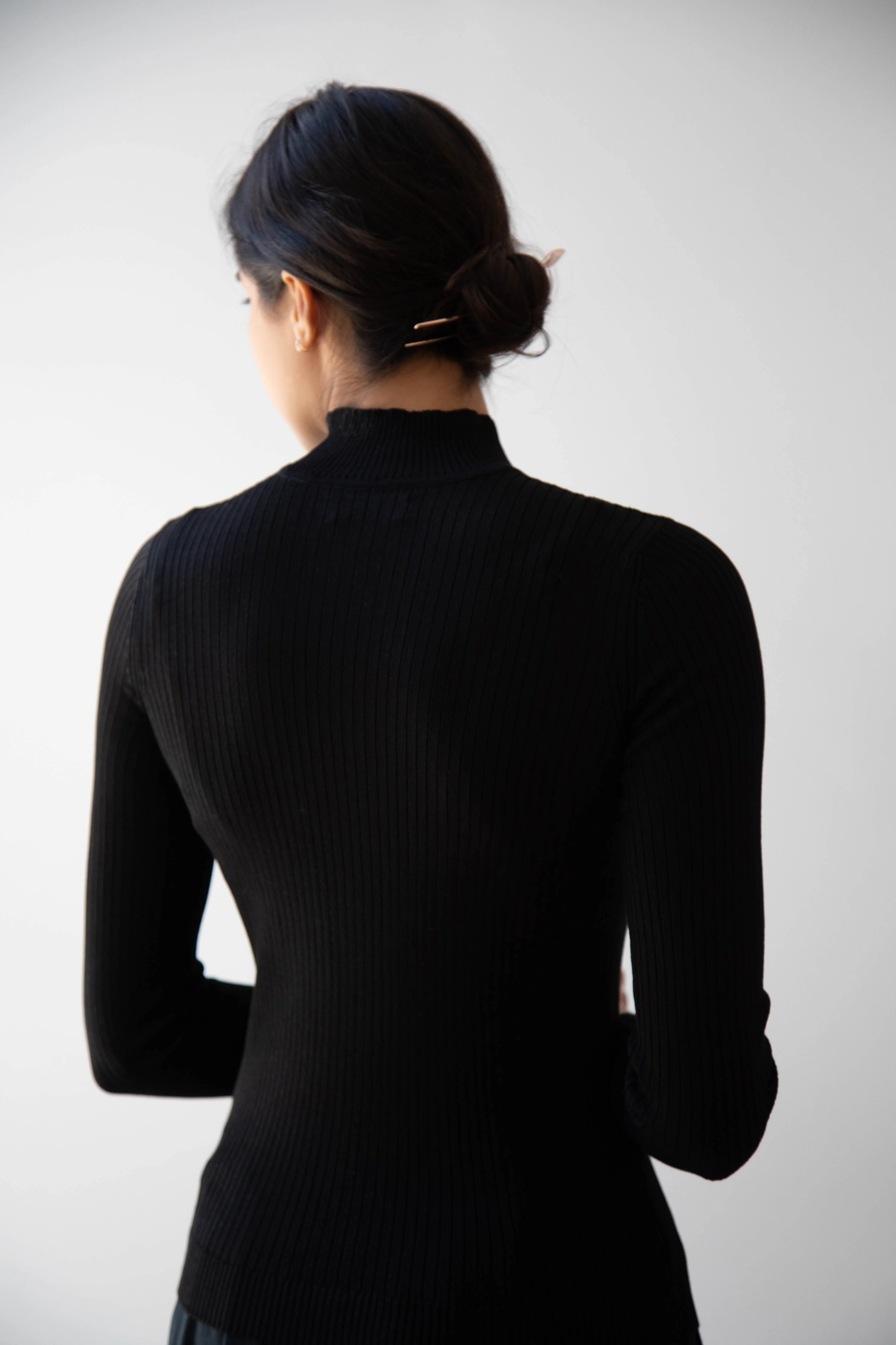 Une Heures Femme Long Sleeve Mock Neck in Noir - Image 29