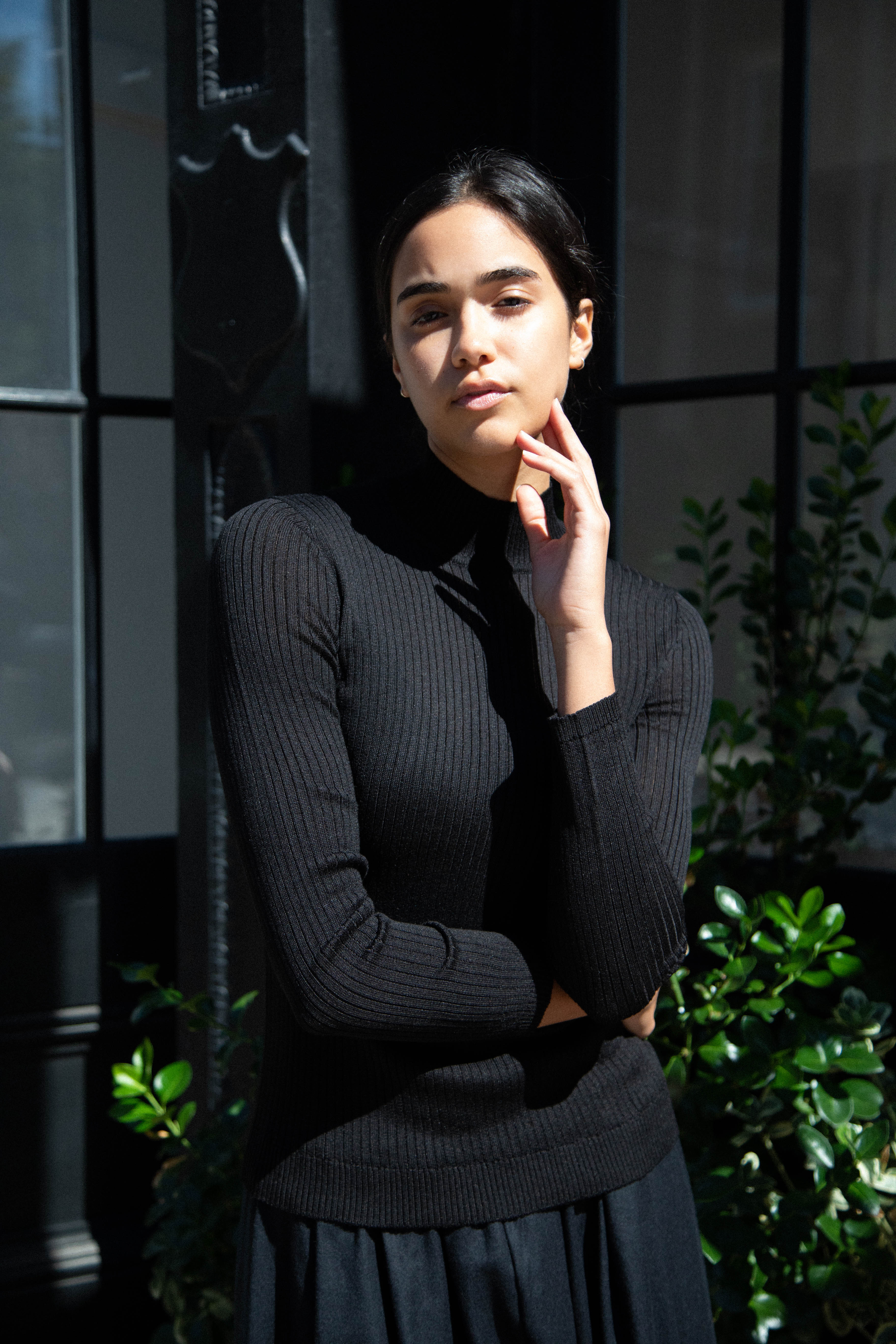 Une Heures Femme Long Sleeve Mock Neck in Noir - Image 7