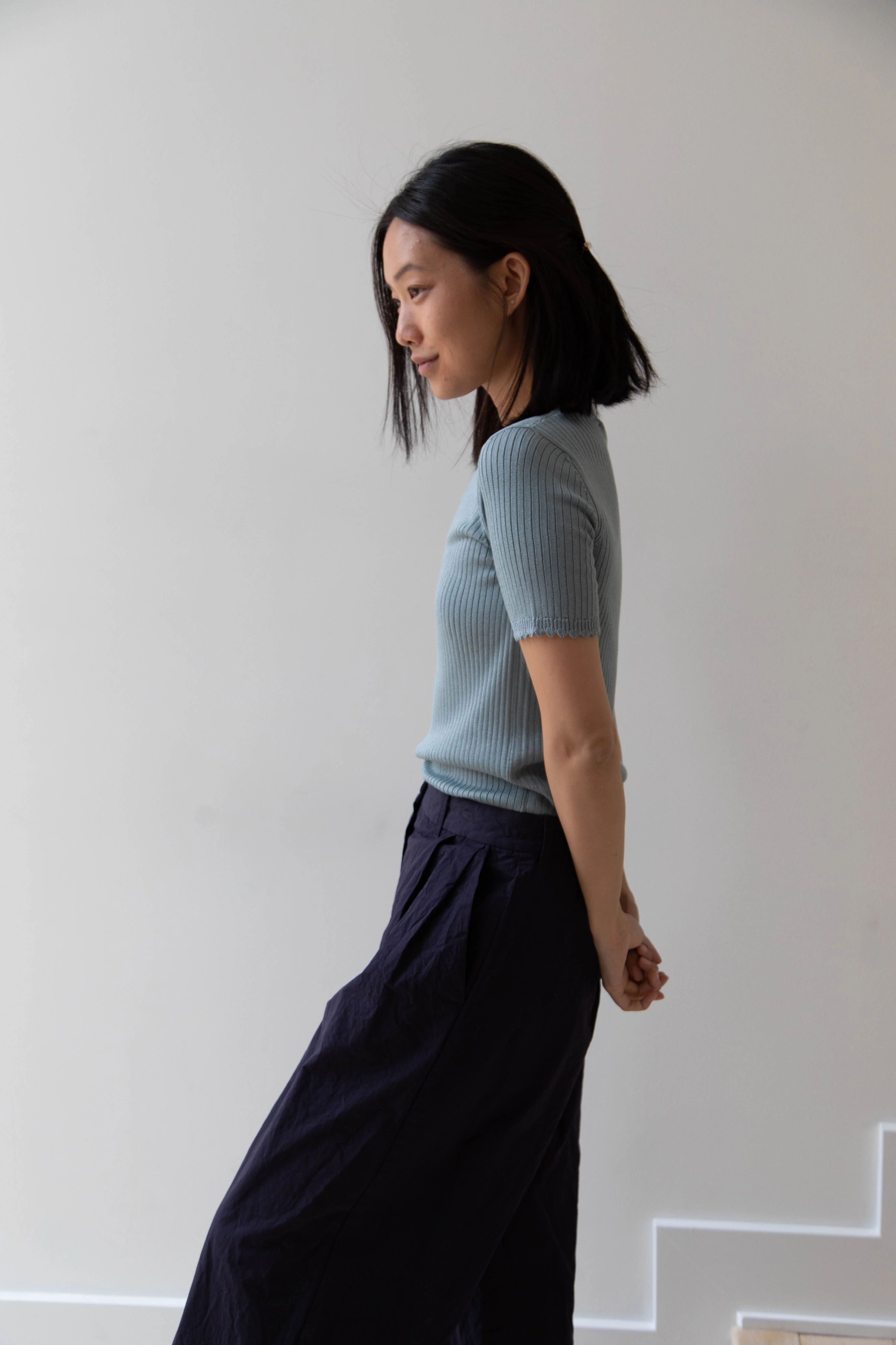 Une Heures | Short Sleeve Scallop in Piscine - Image 12