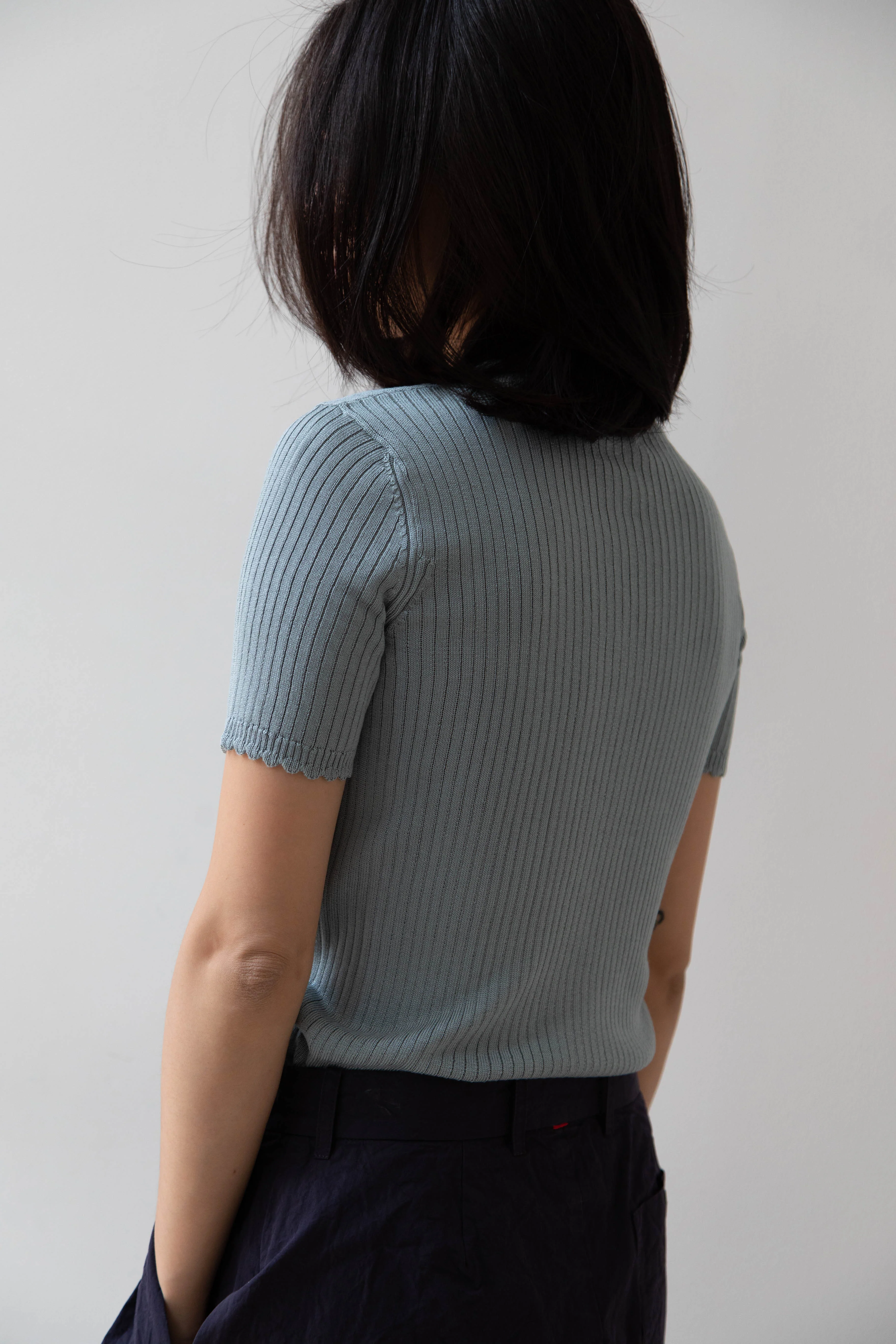 Une Heures | Short Sleeve Scallop in Piscine - Image 21