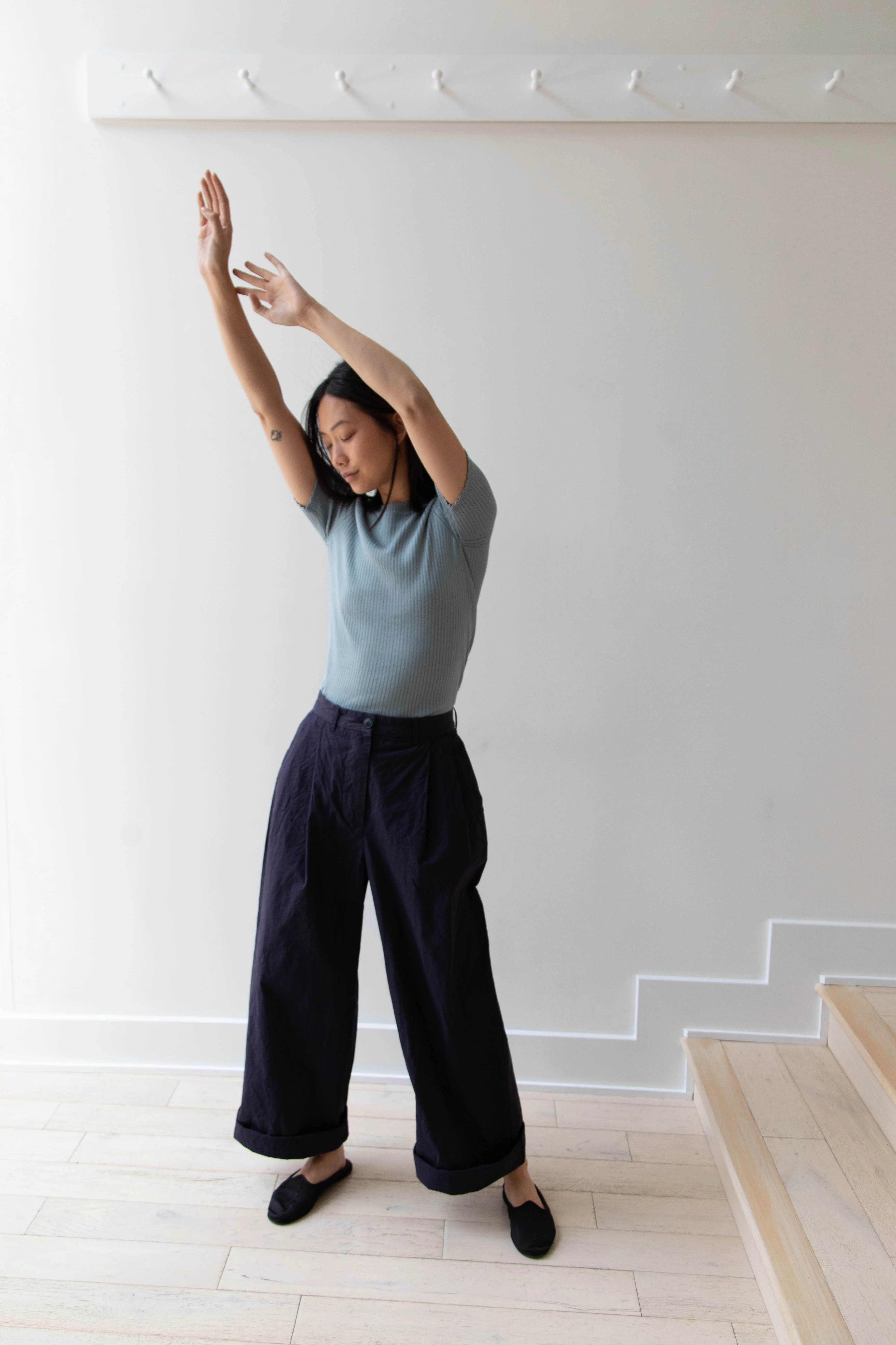 Une Heures | Short Sleeve Scallop in Piscine - Image 9