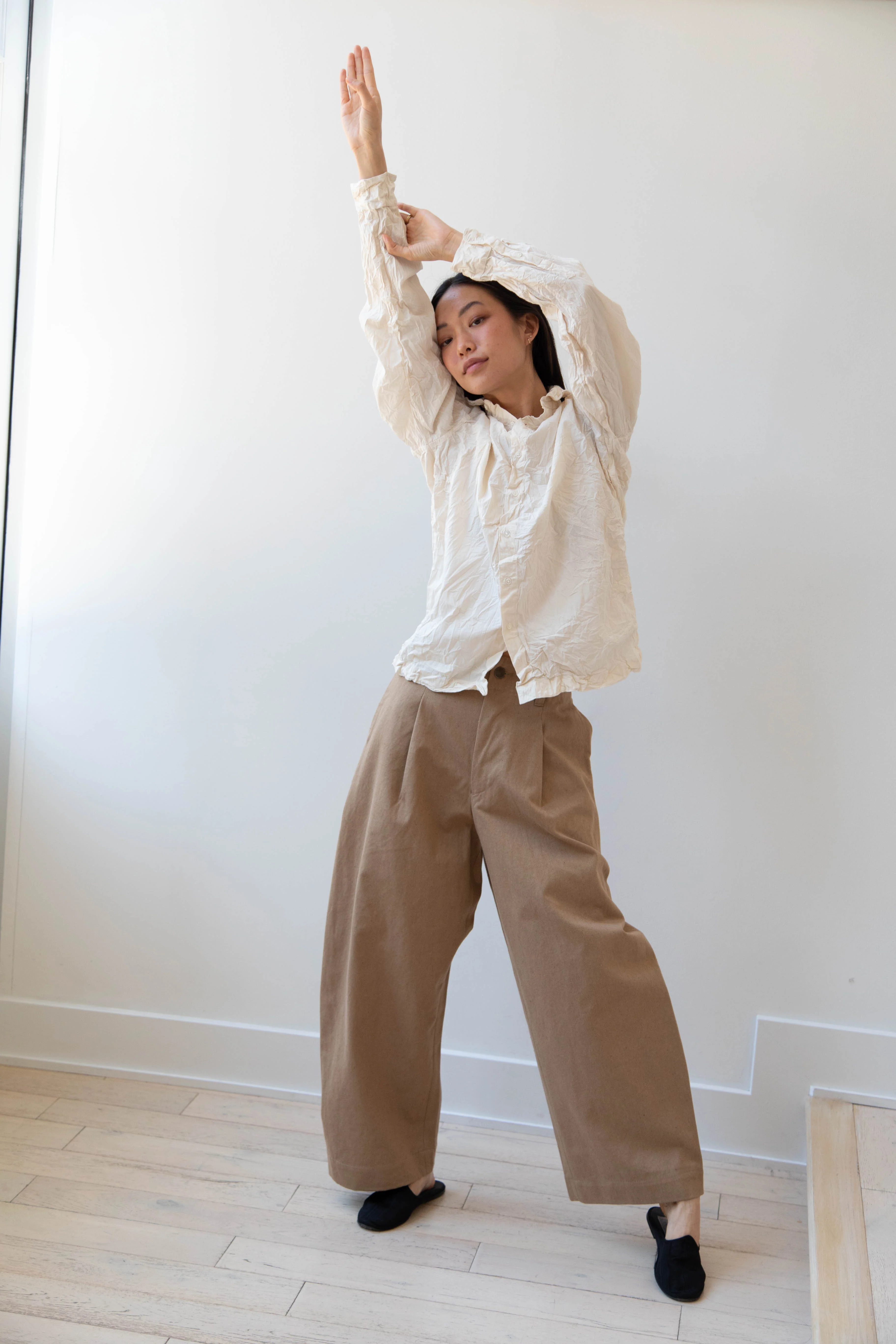 Vas-y Lentement | Cotton Poplin Button Up in Natural - Image 25